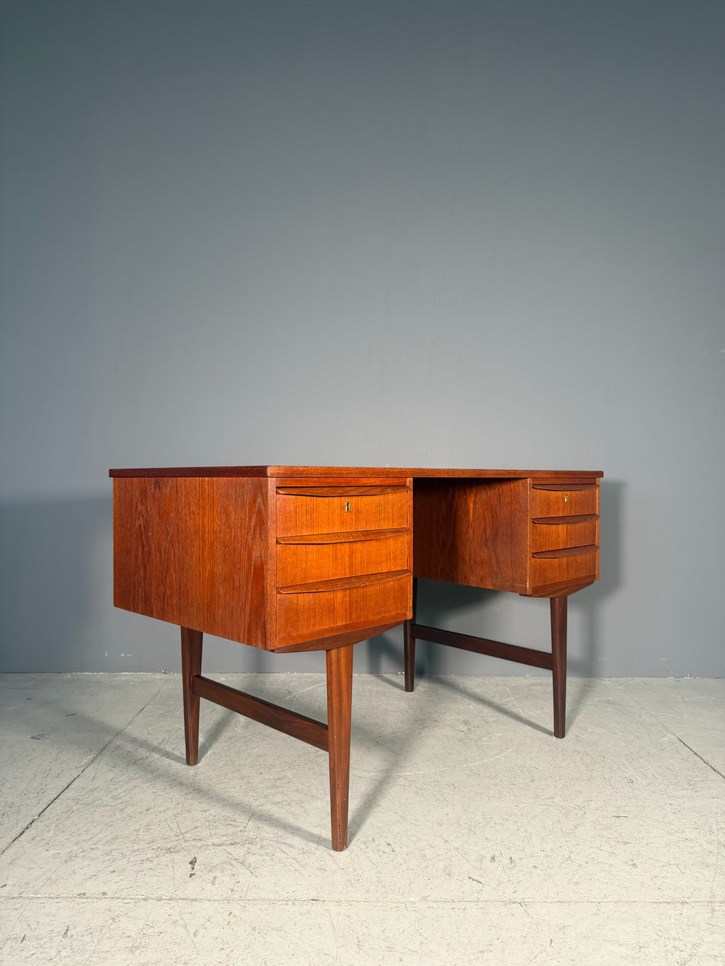Scrivania vintage originale danese