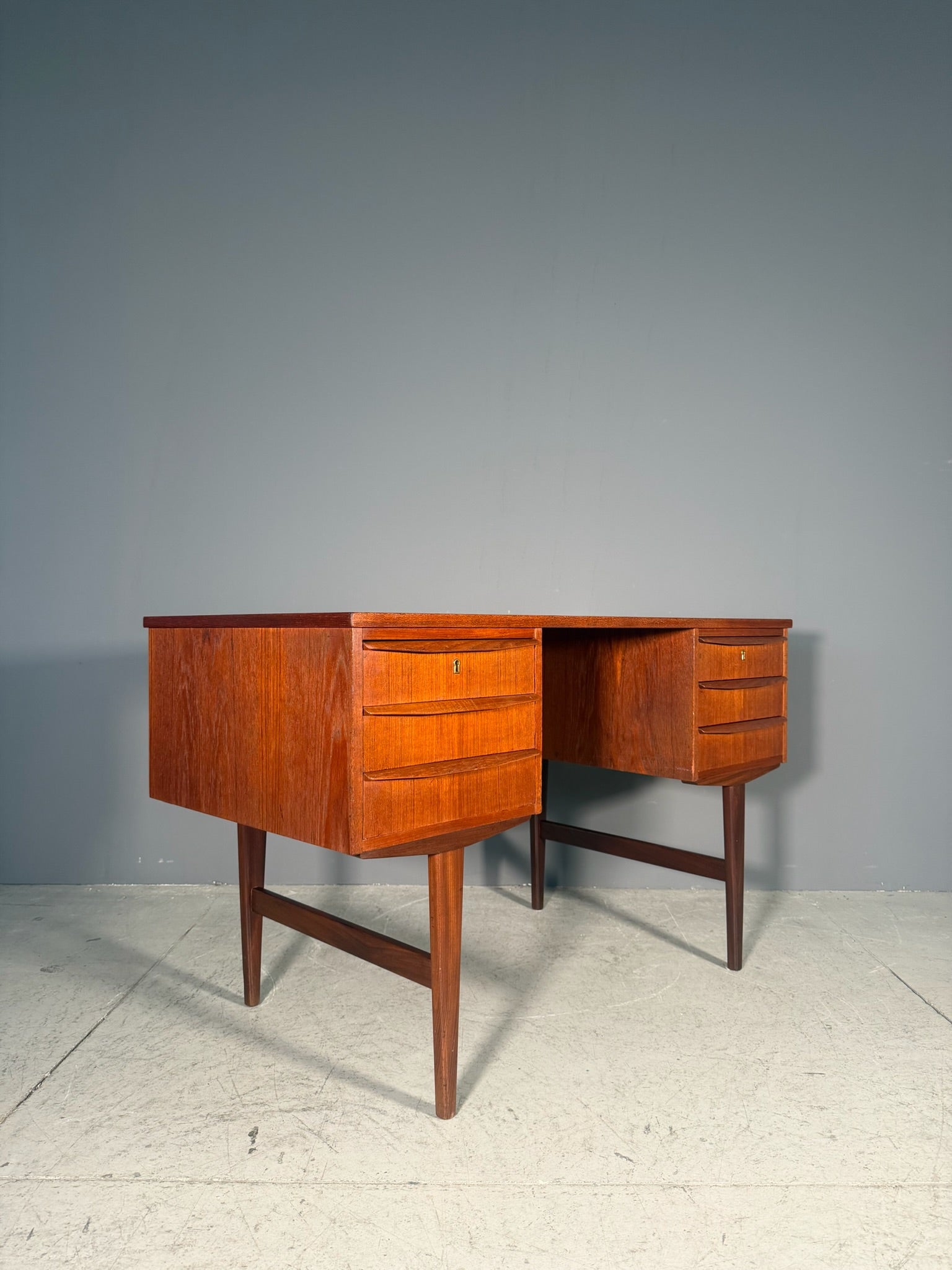 Scrivania vintage originale danese