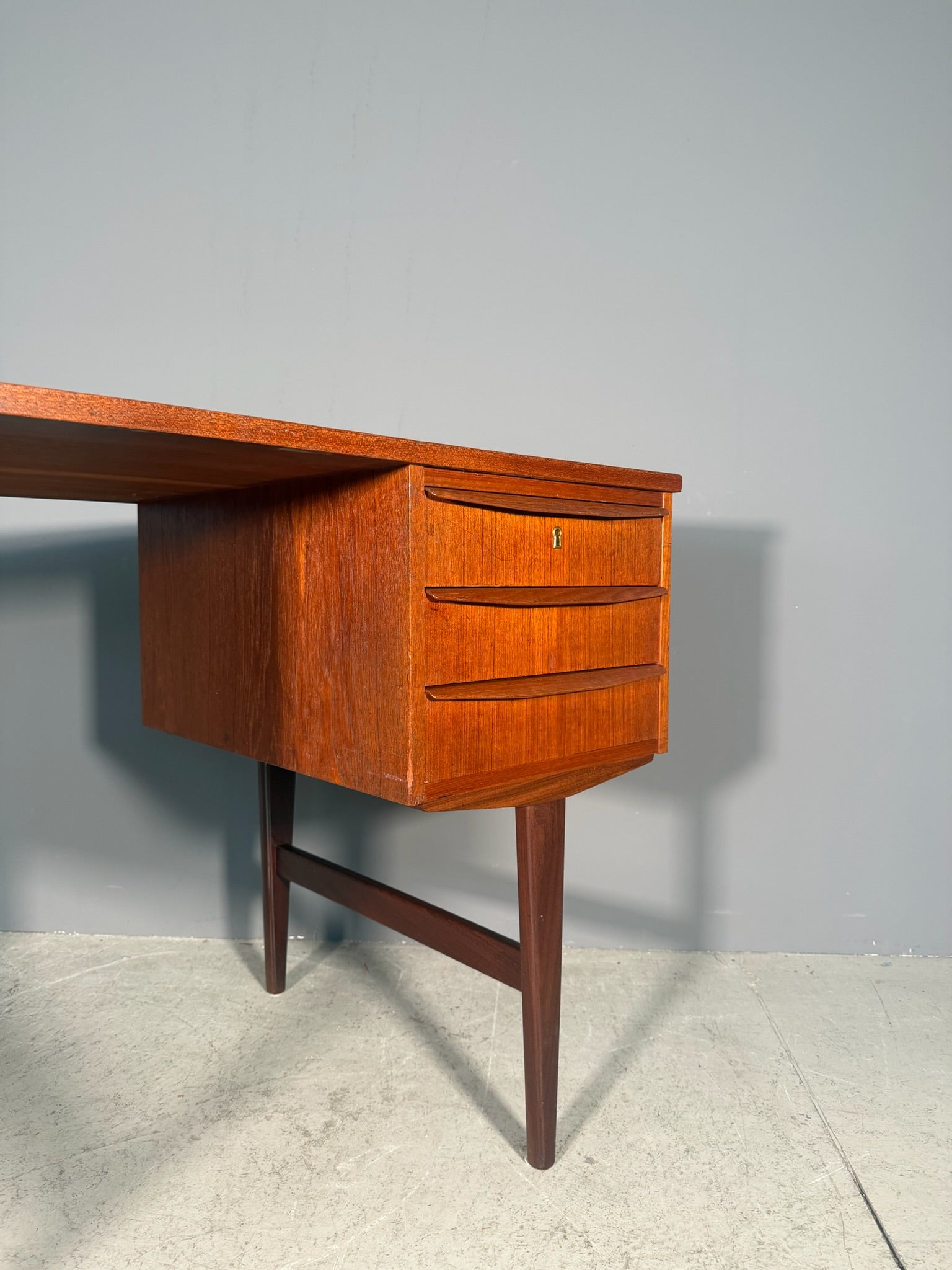 Scrivania vintage originale danese