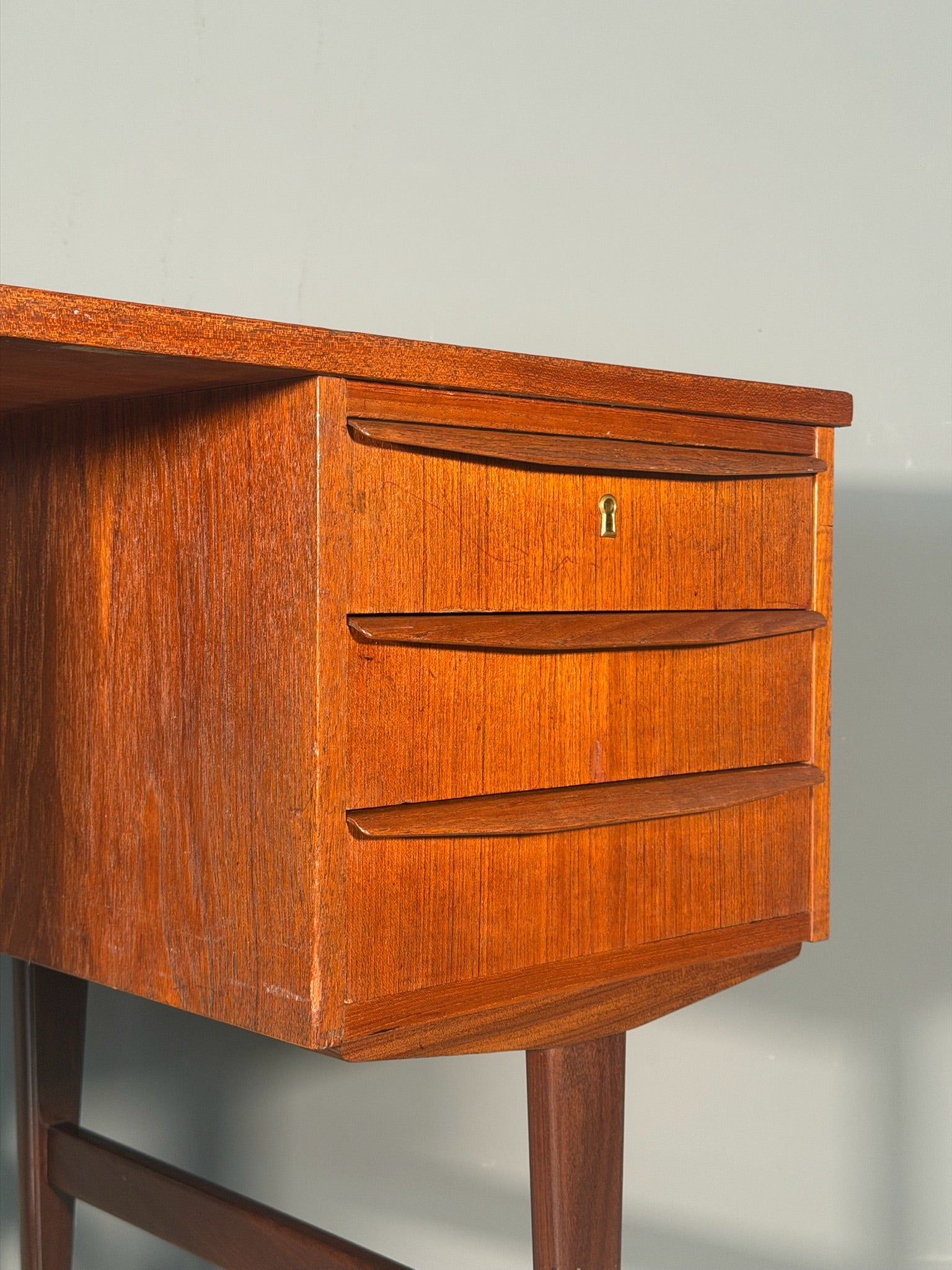 Scrivania vintage originale danese