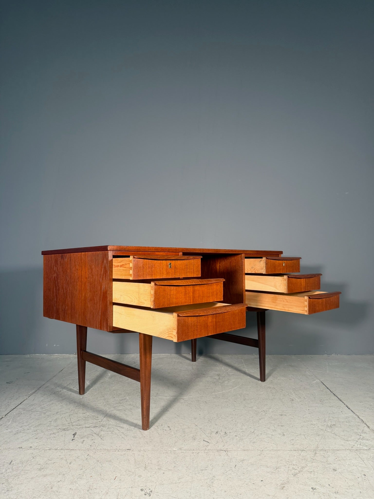 Scrivania vintage originale danese