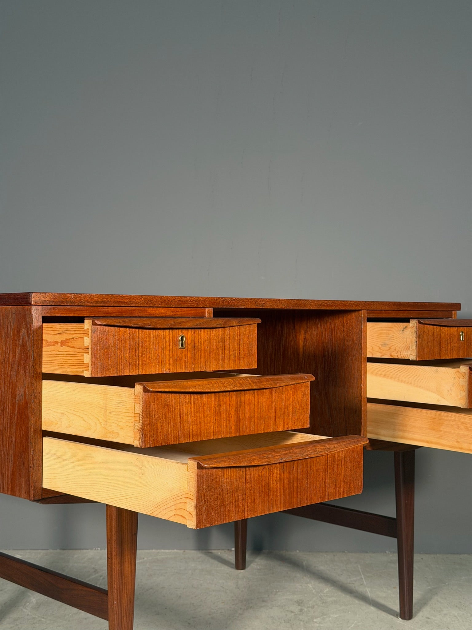 Scrivania vintage originale danese