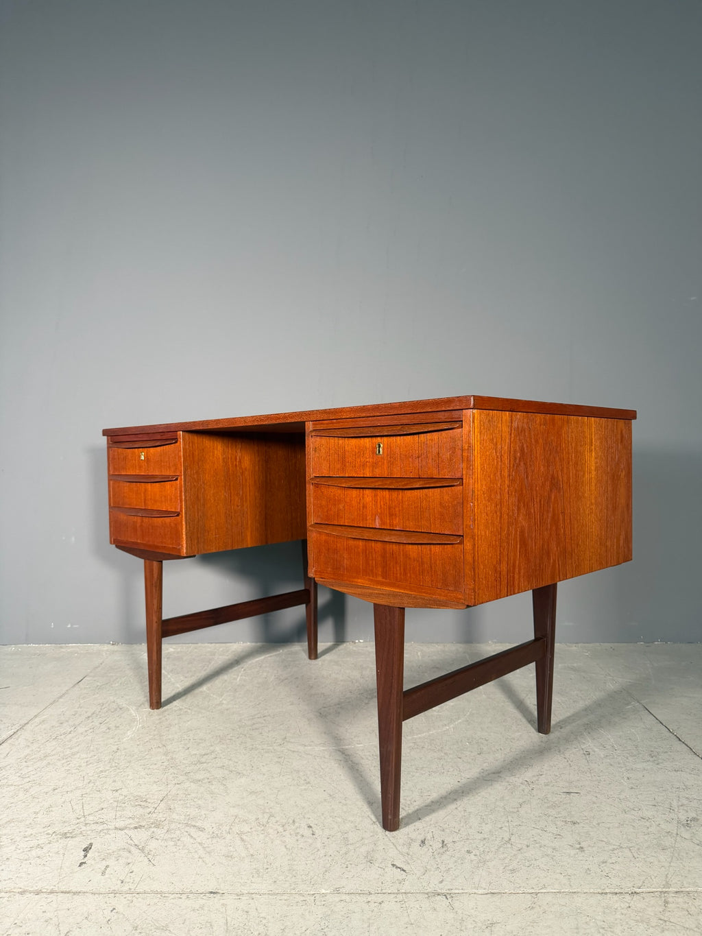 Scrivania vintage originale danese