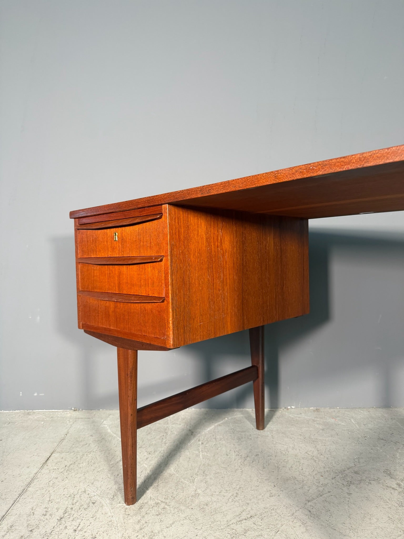 Scrivania vintage originale danese