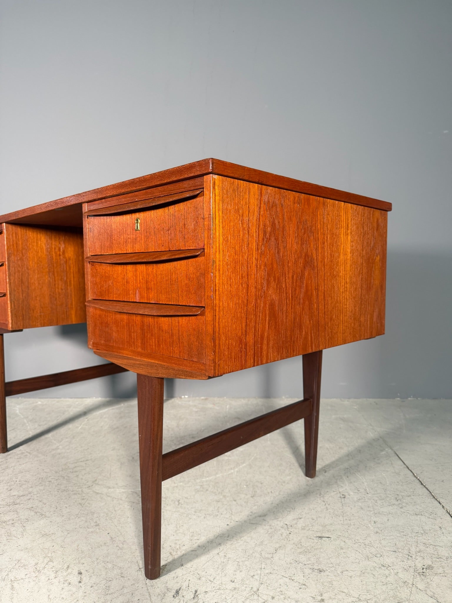 Scrivania vintage originale danese