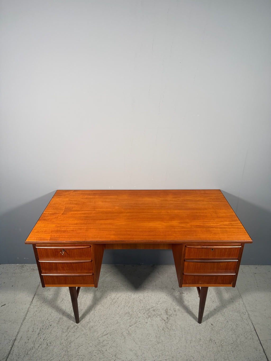 Scrivania da centro in teak