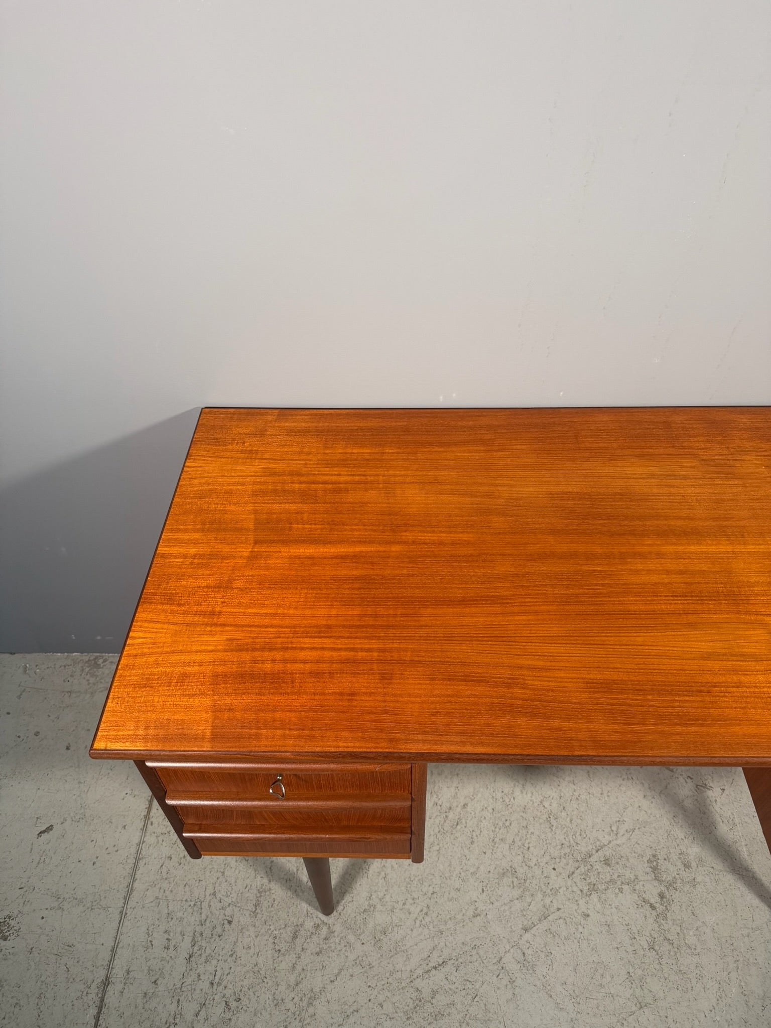 Scrivania da centro in teak