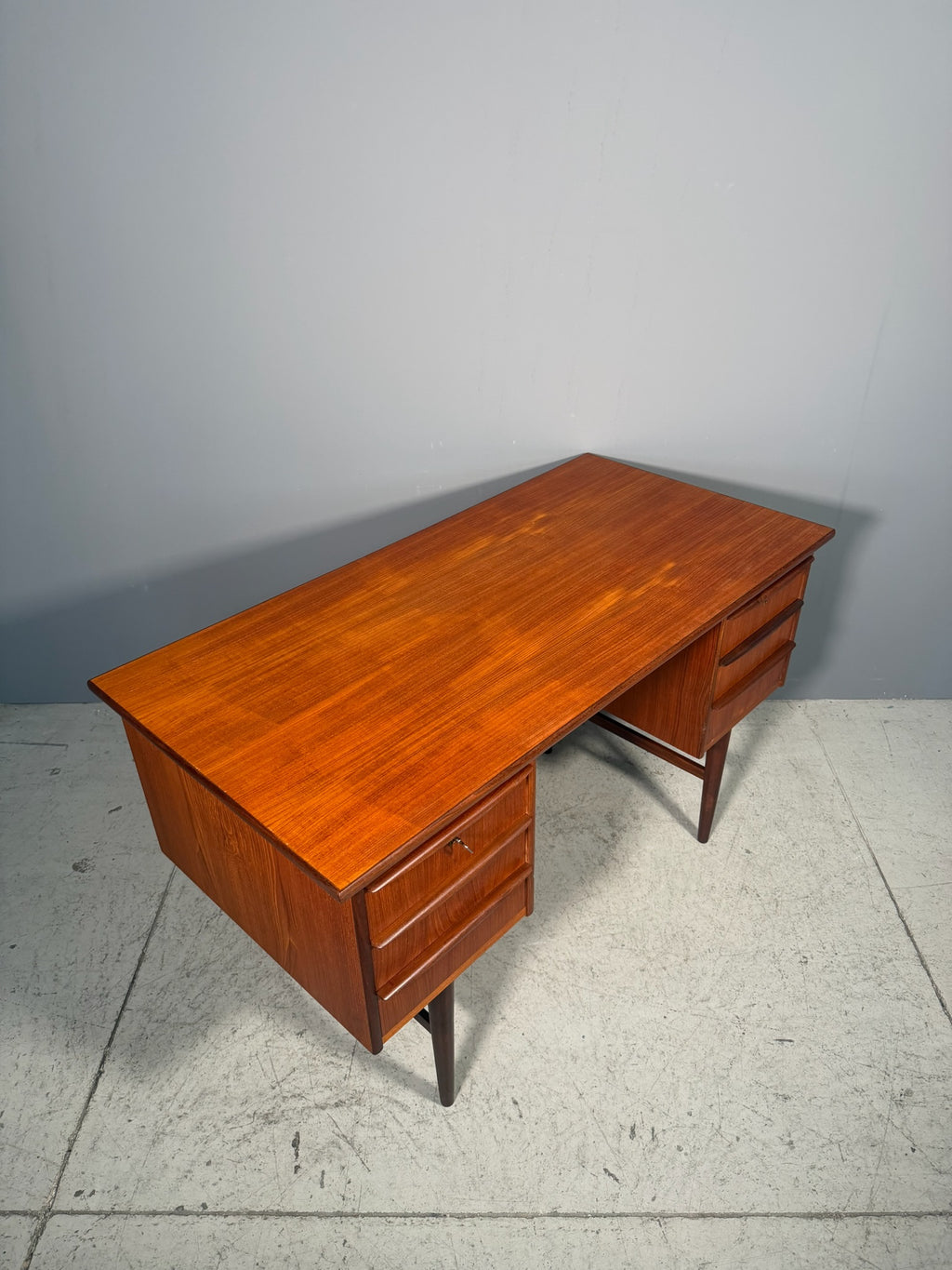 Scrivania da centro in teak