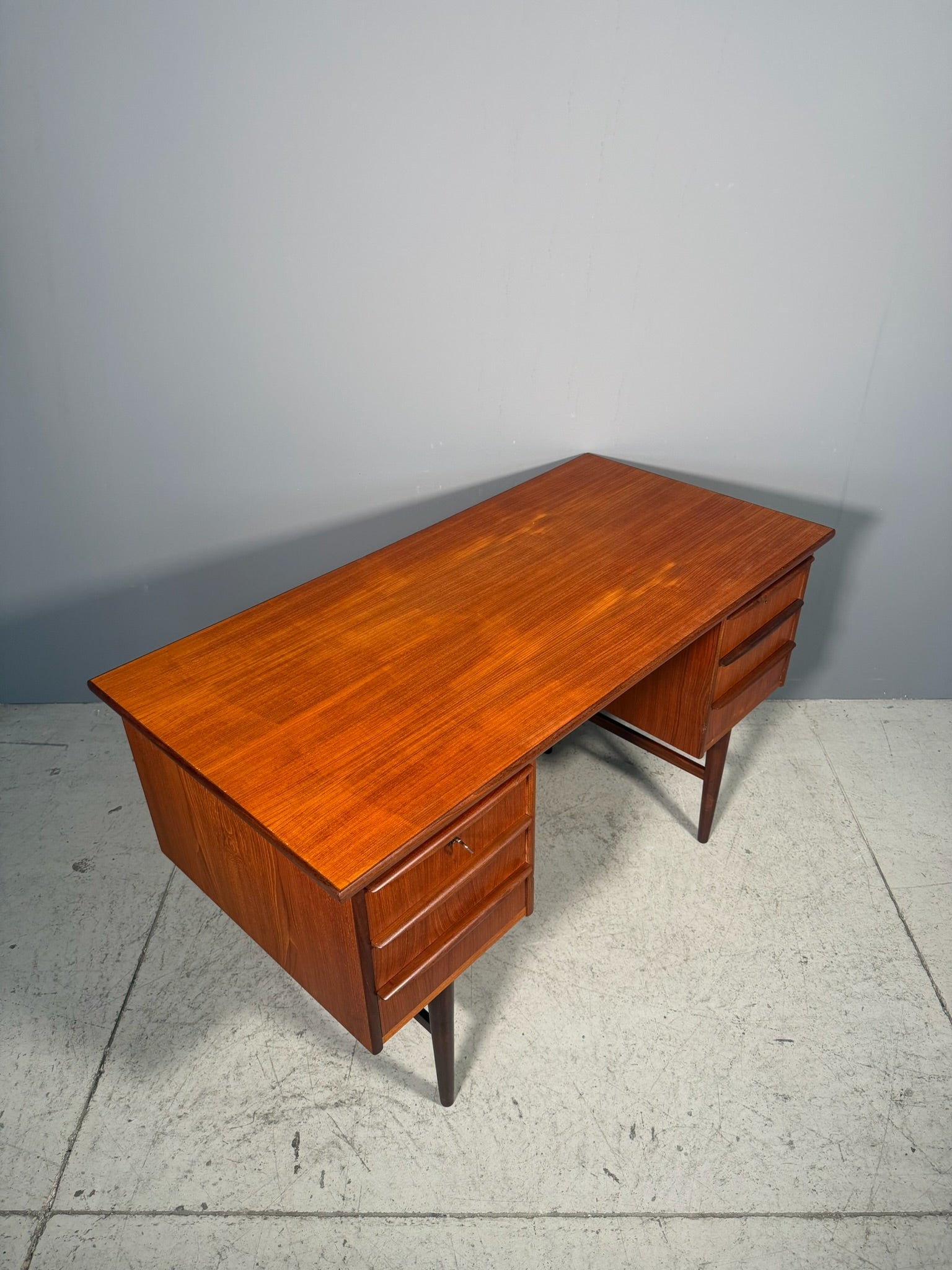 Scrivania da centro in teak