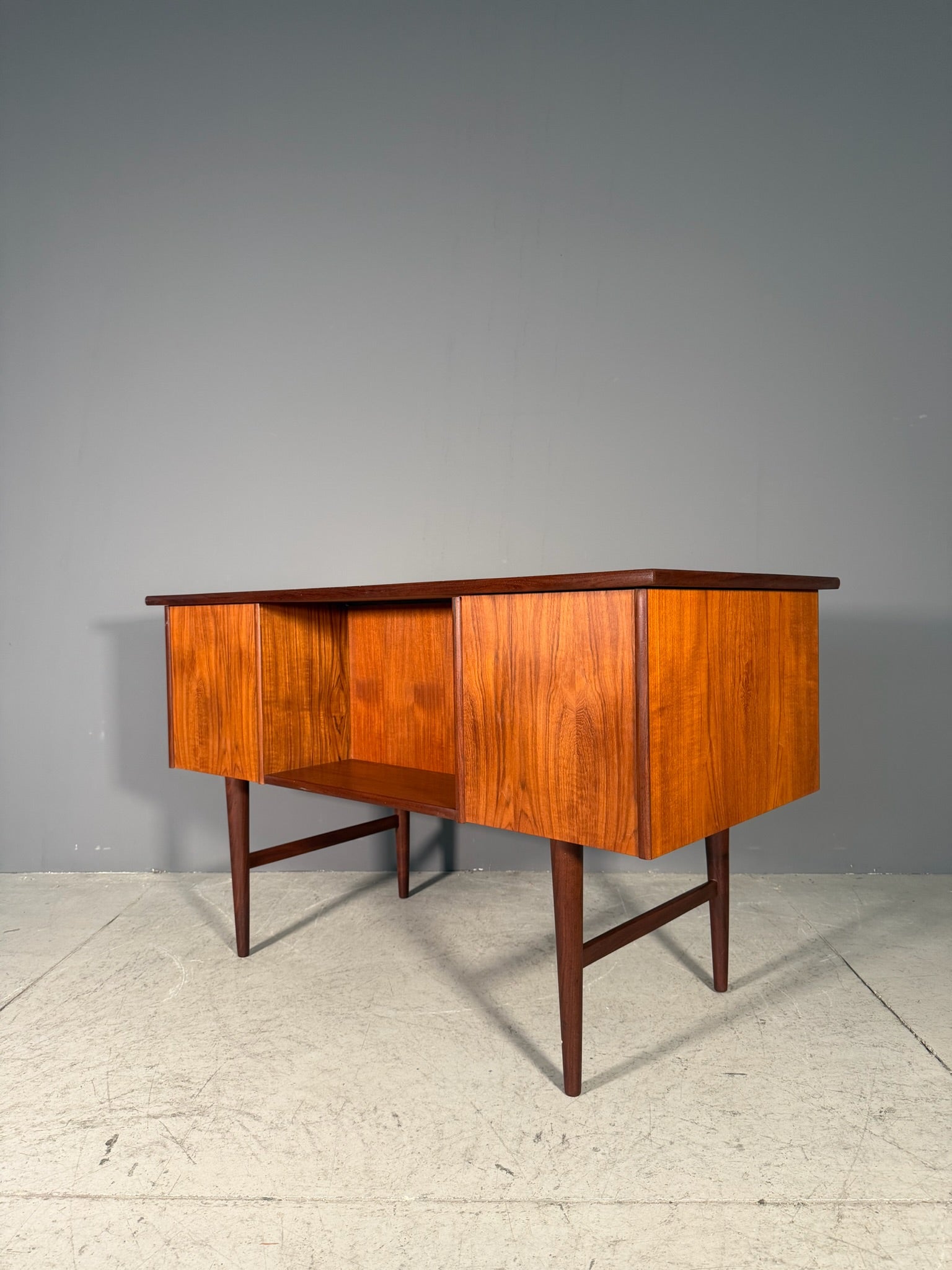 Scrivania da centro in teak