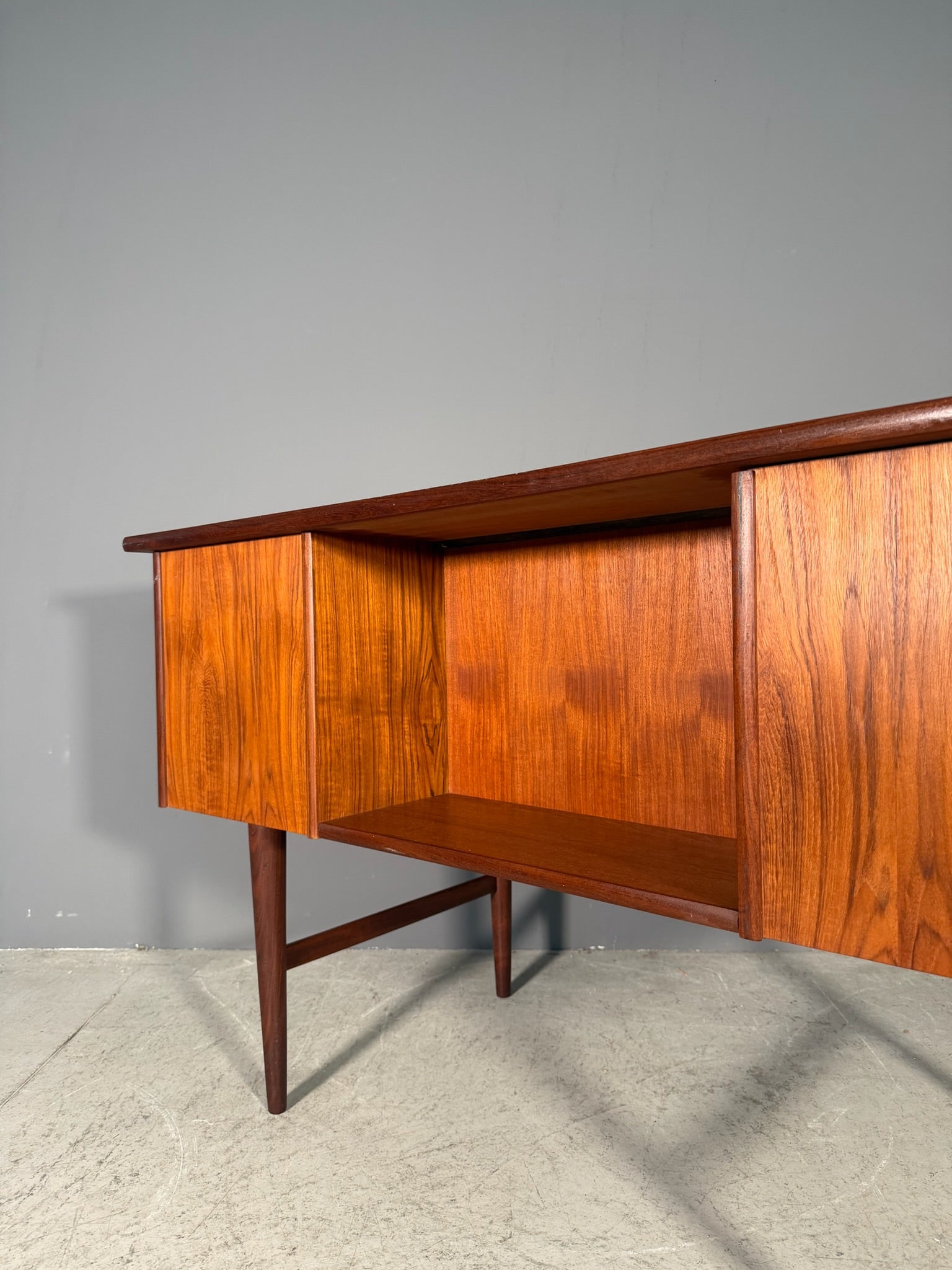 Scrivania da centro in teak