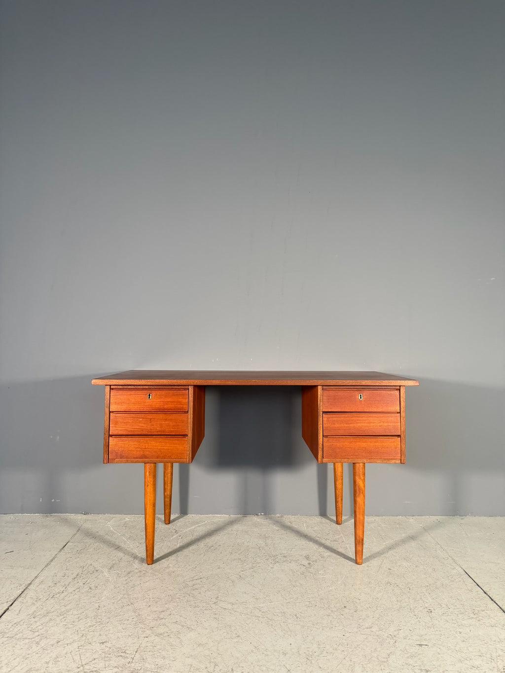 Scrivania danese in teak