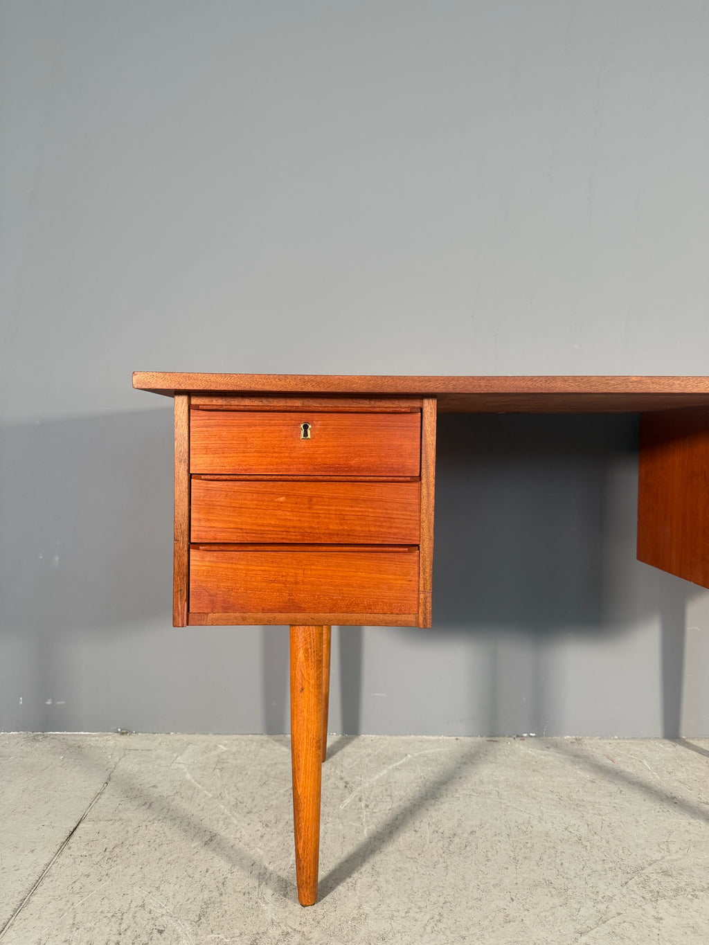 Scrivania danese in teak