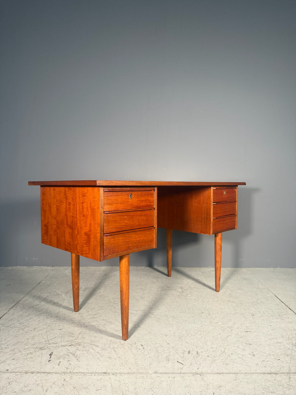 Scrivania danese in teak