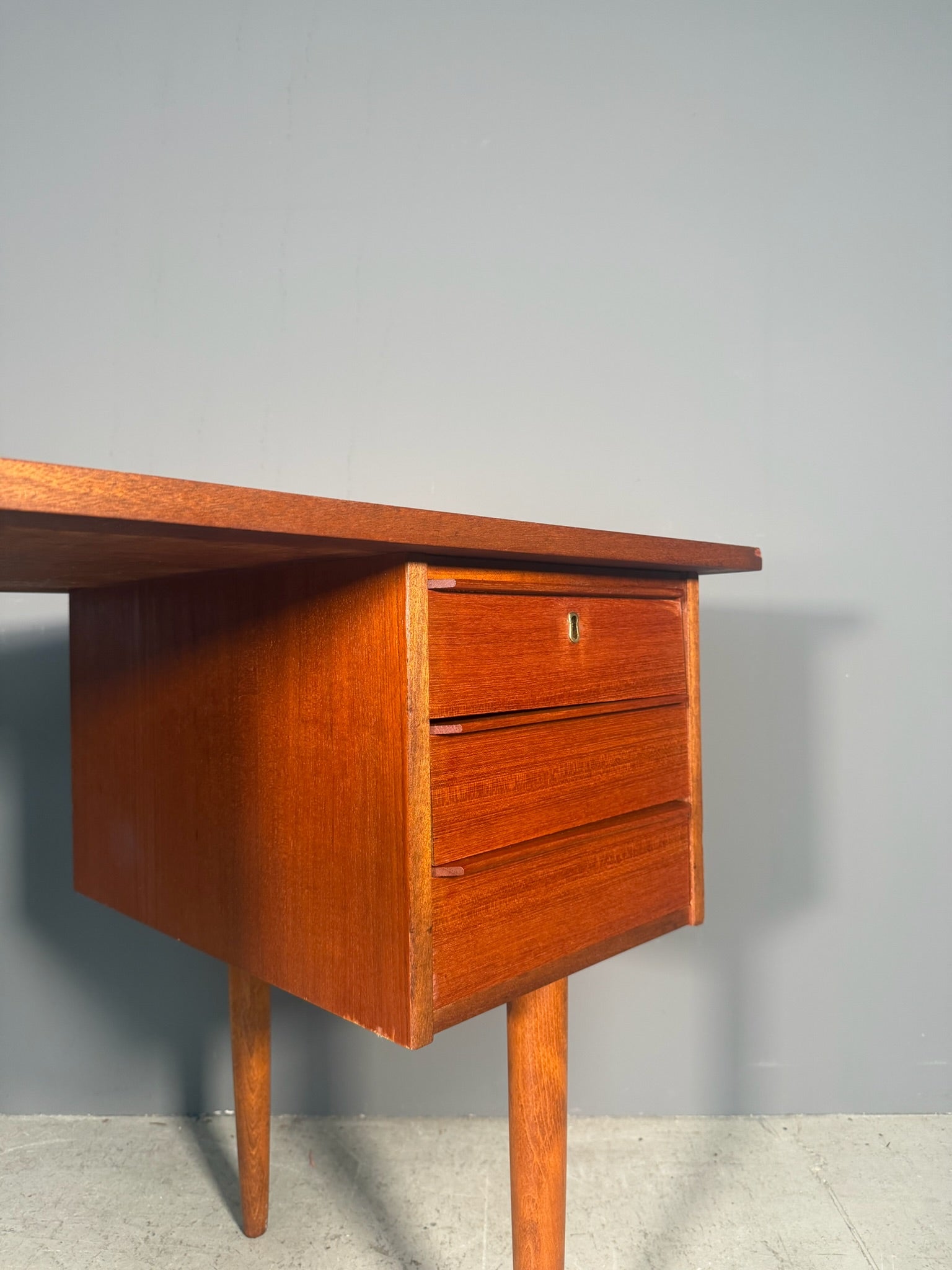 Scrivania danese in teak