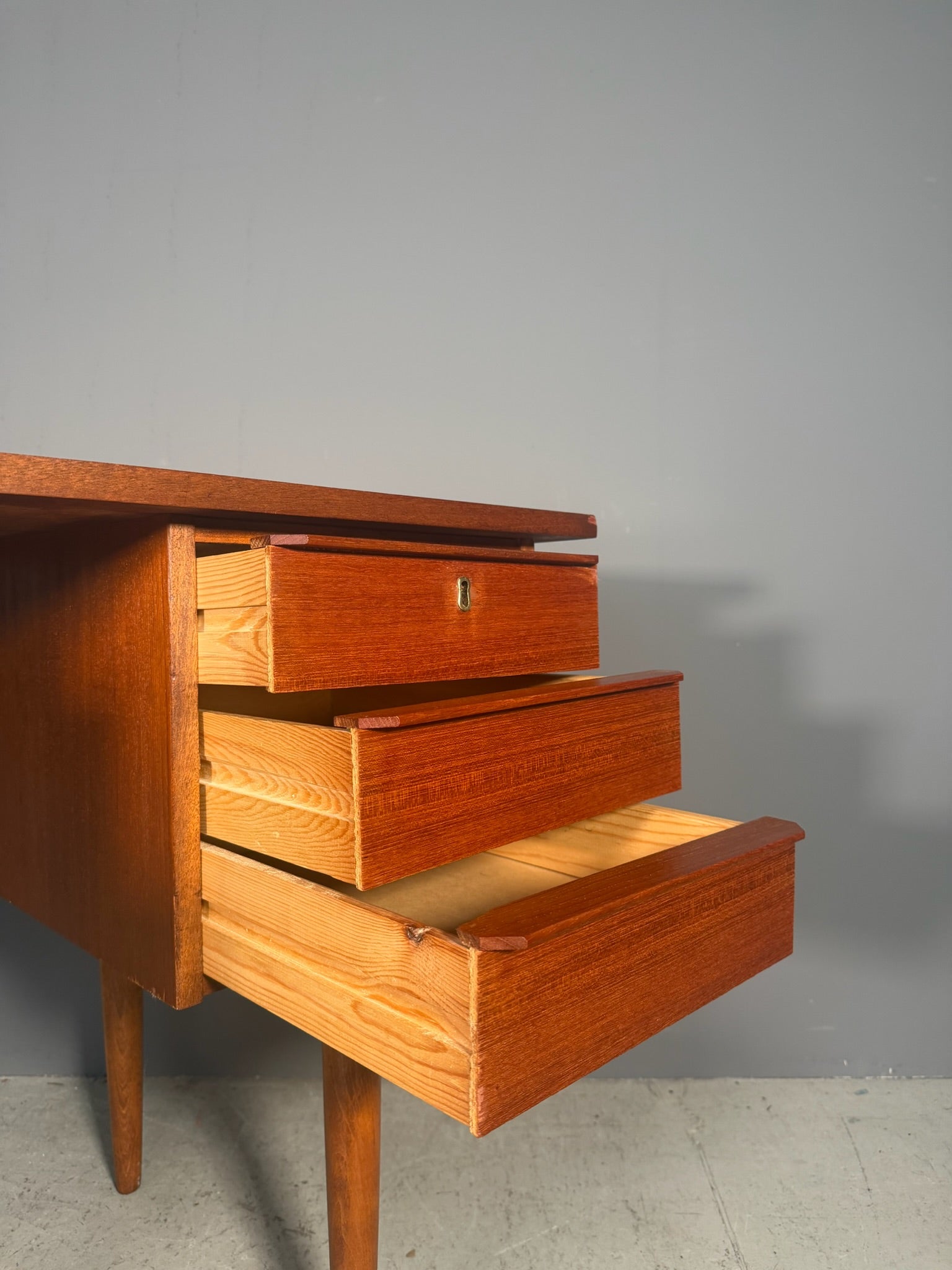 Scrivania danese in teak