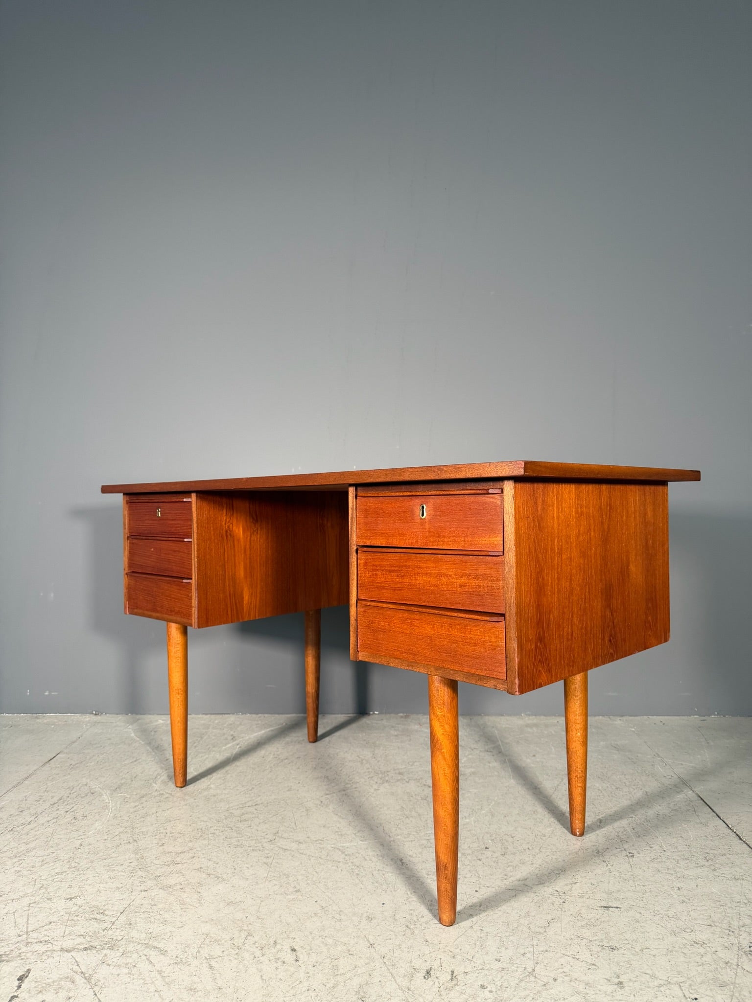 Scrivania danese in teak