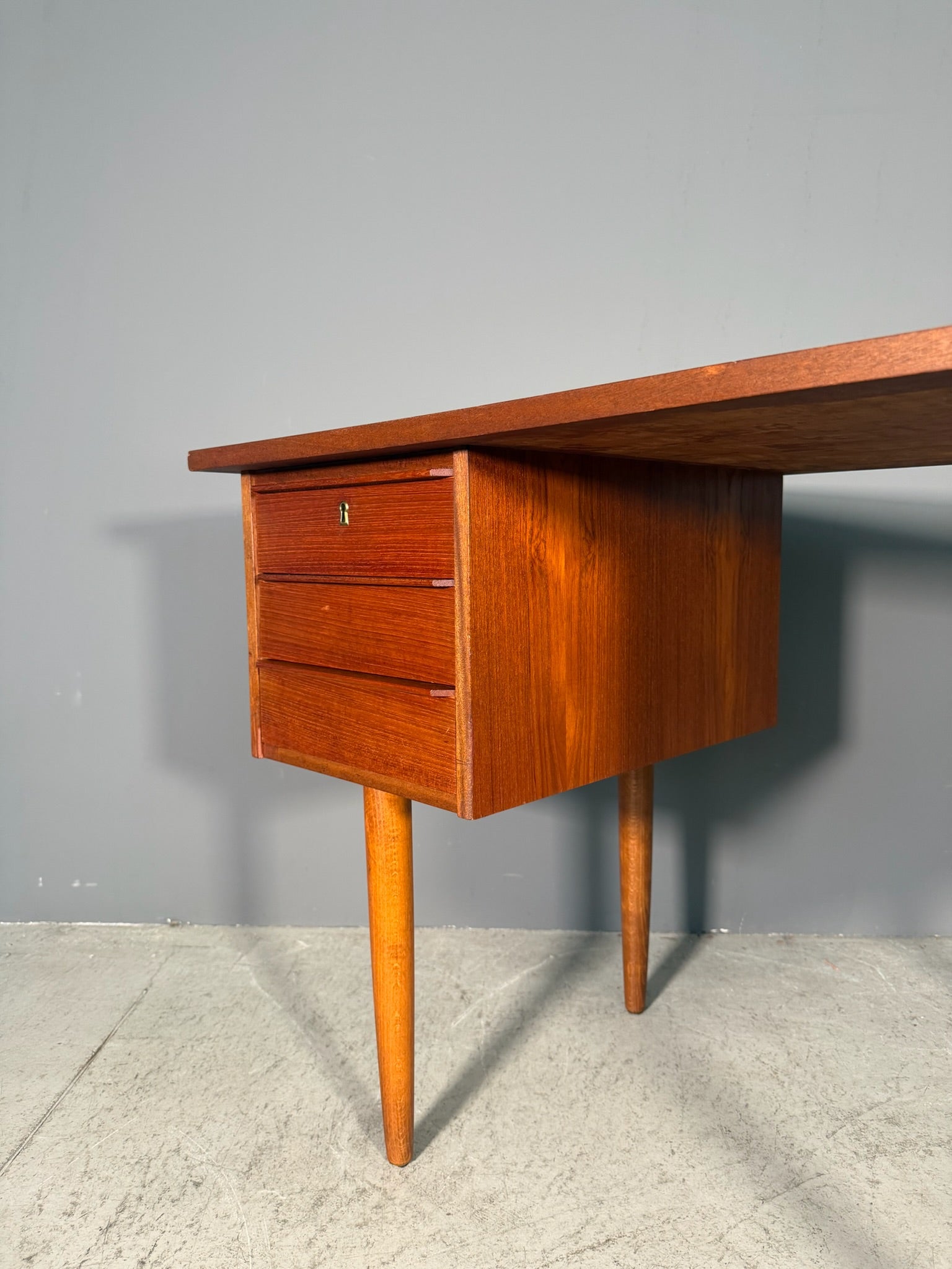 Scrivania danese in teak