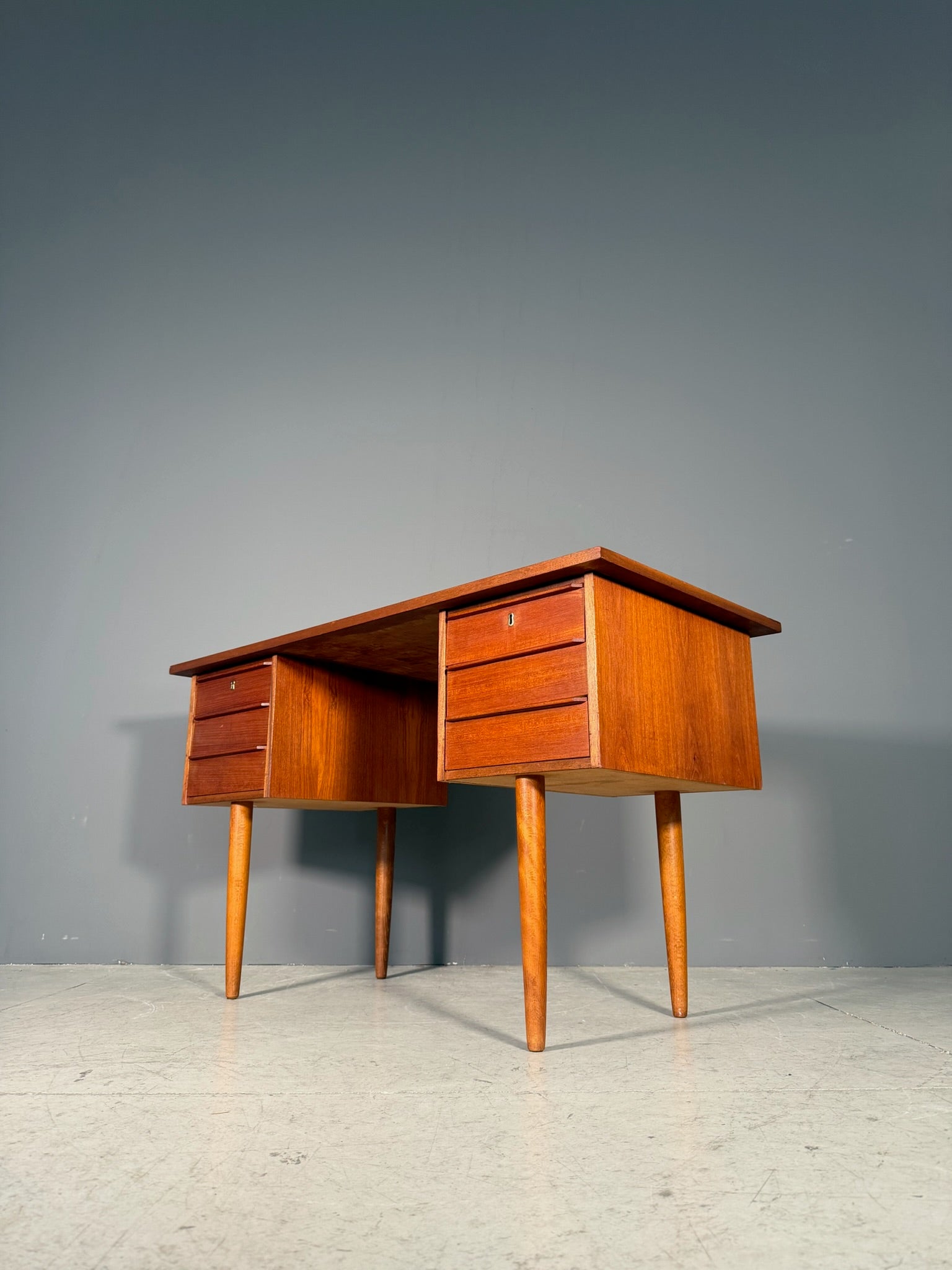 Scrivania danese in teak