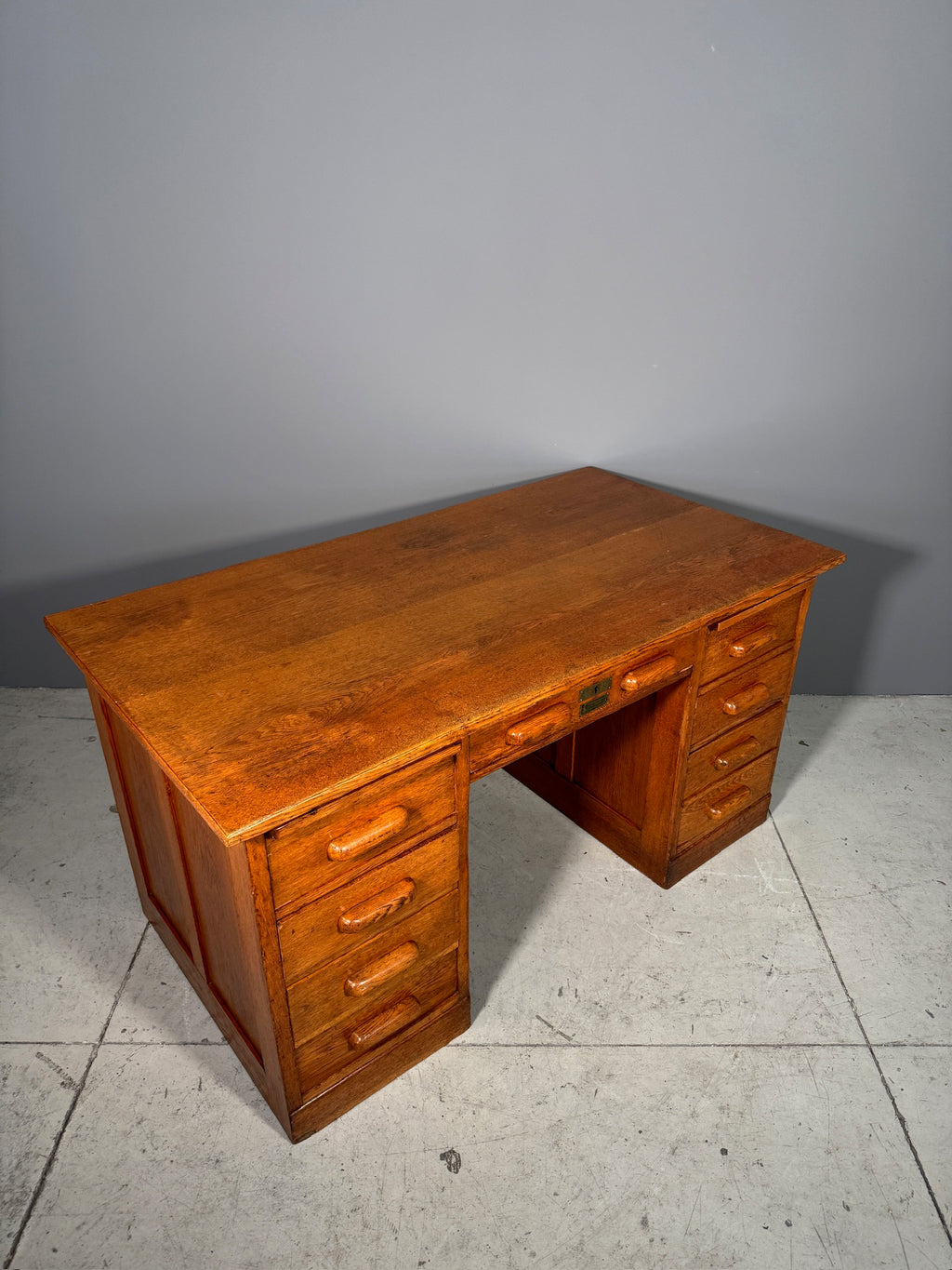 Scrivania in rovere