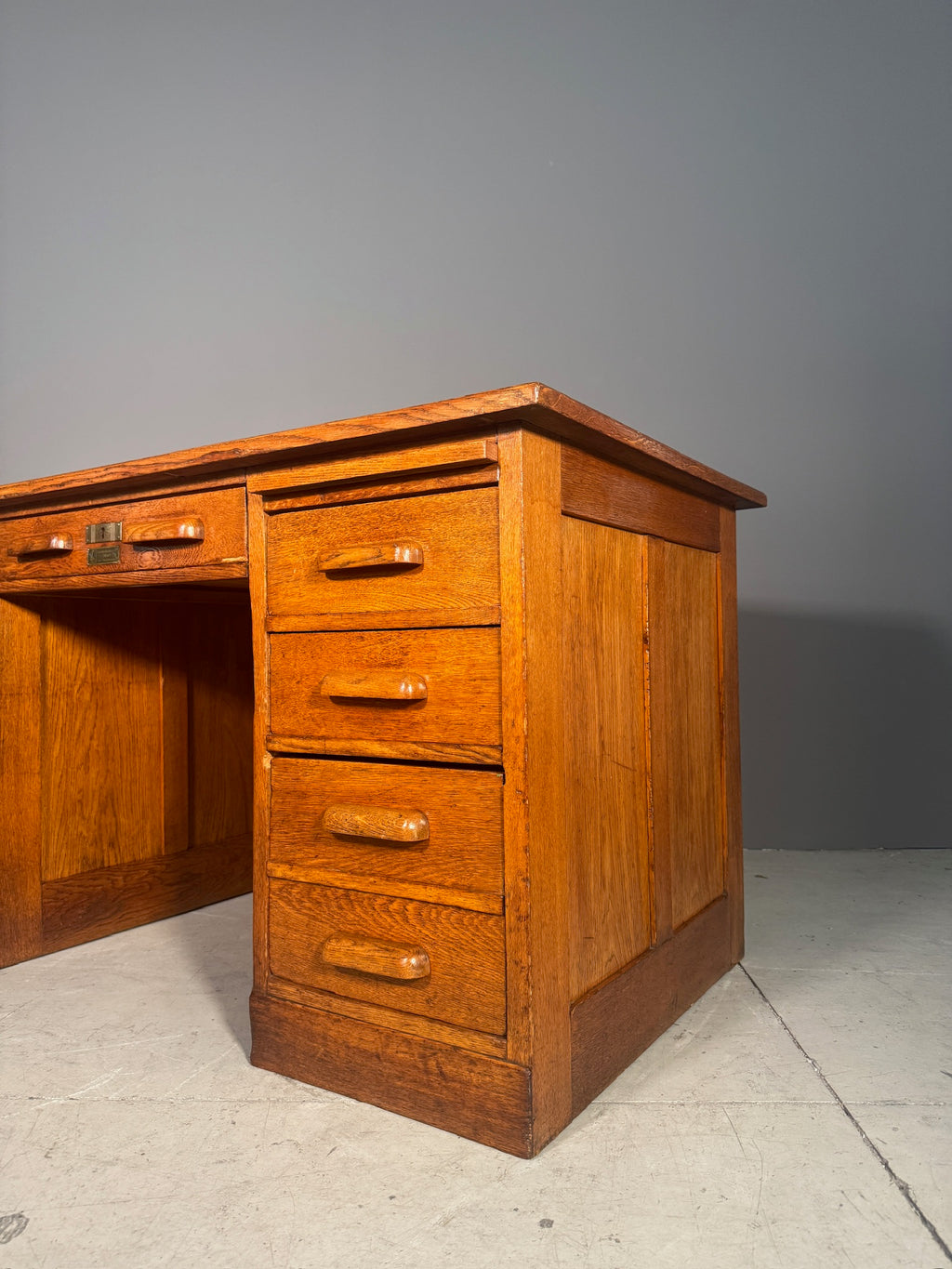 Scrivania in rovere