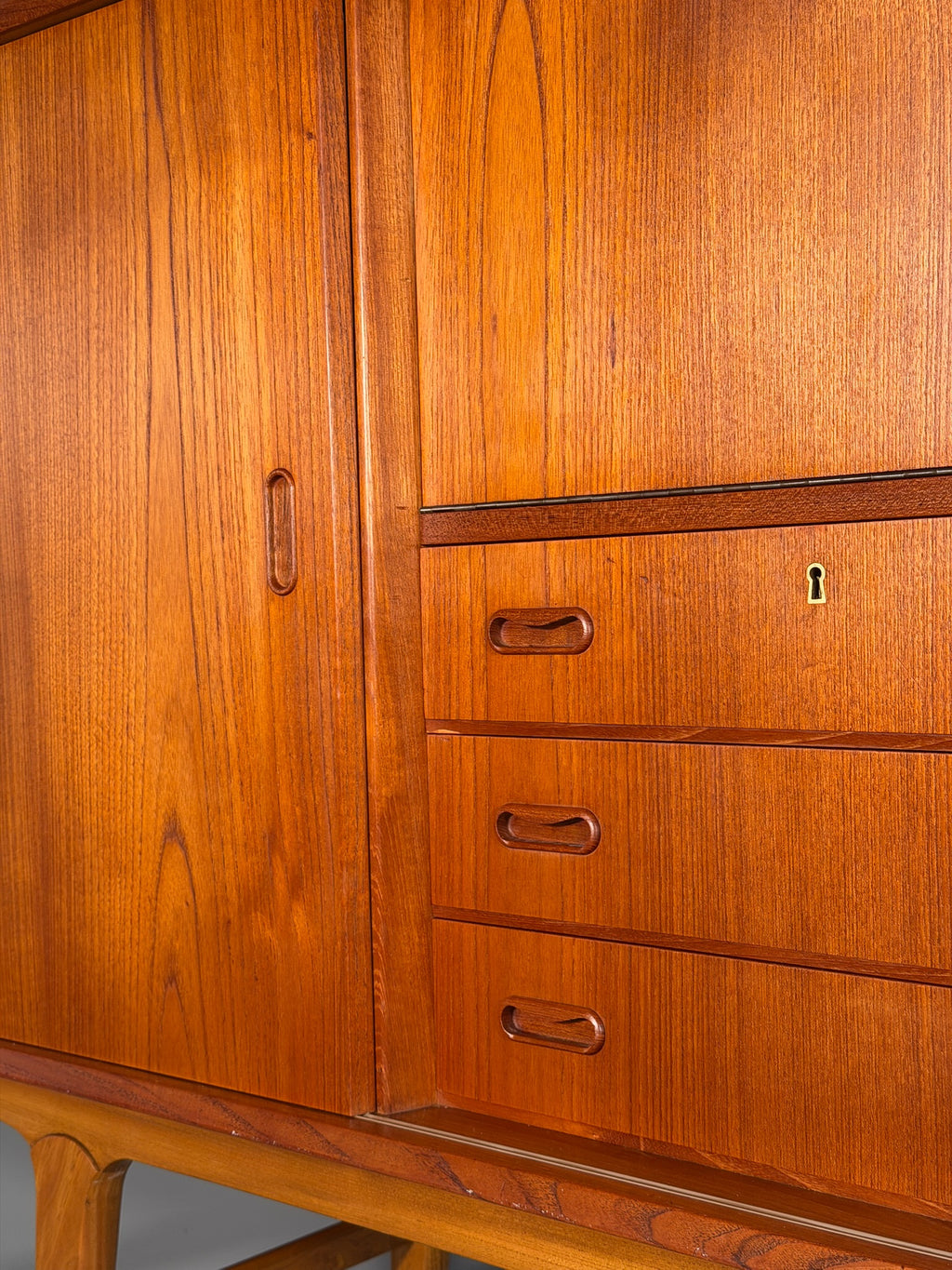 Highboard Anni 60 in teak