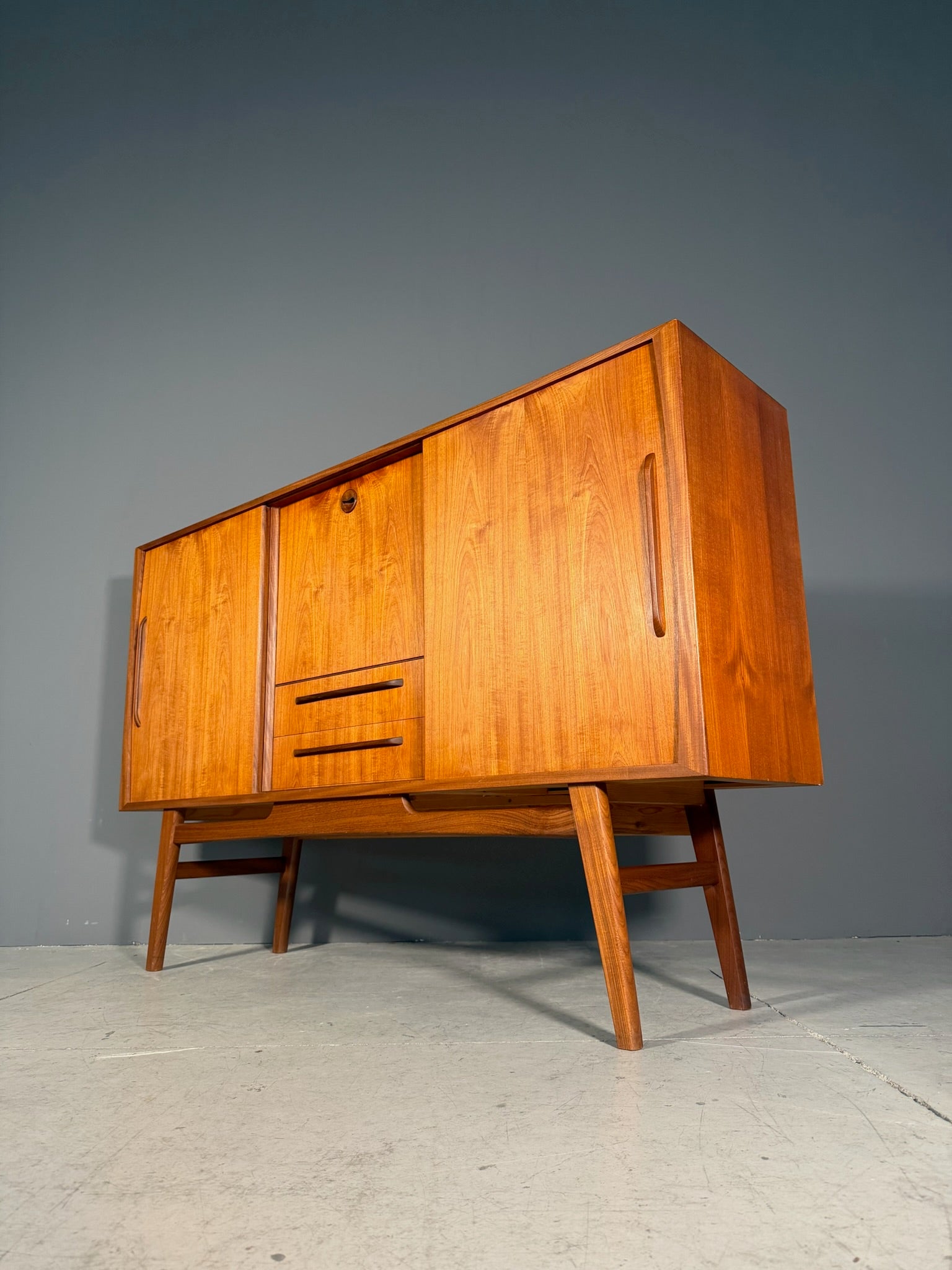 Highboard Anni 60 in teak