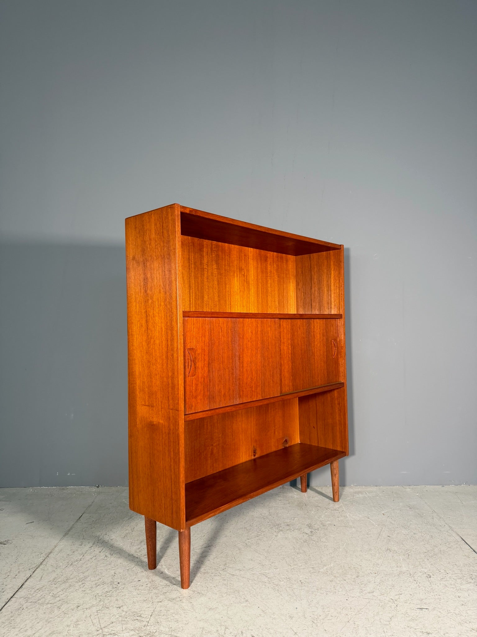 Libreria scandinava in teak