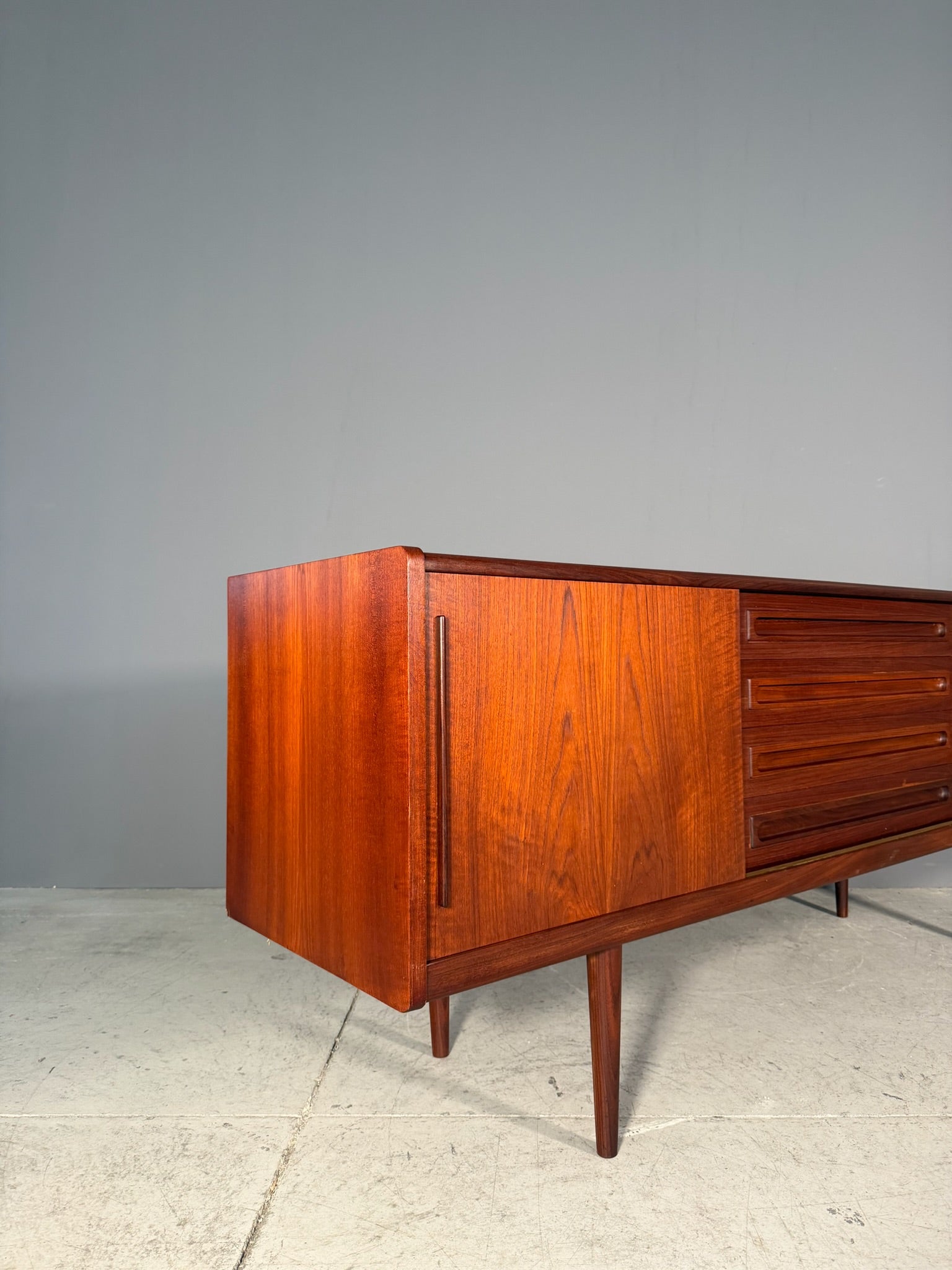 Sideboard in teak di Johannes Andersen