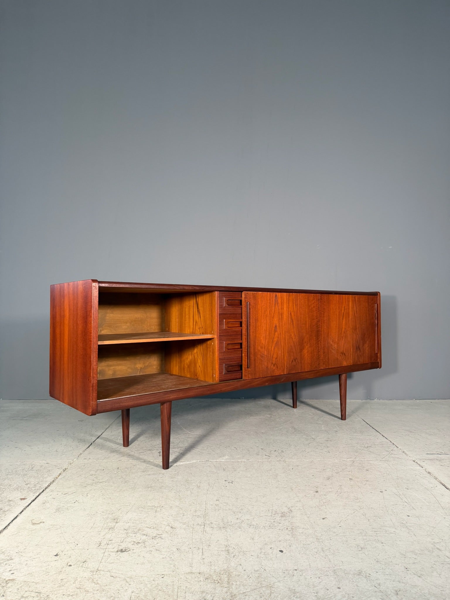 Sideboard in teak di Johannes Andersen
