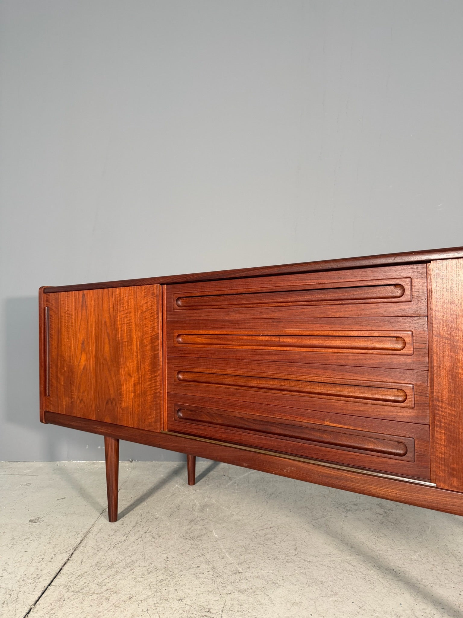 Sideboard in teak di Johannes Andersen