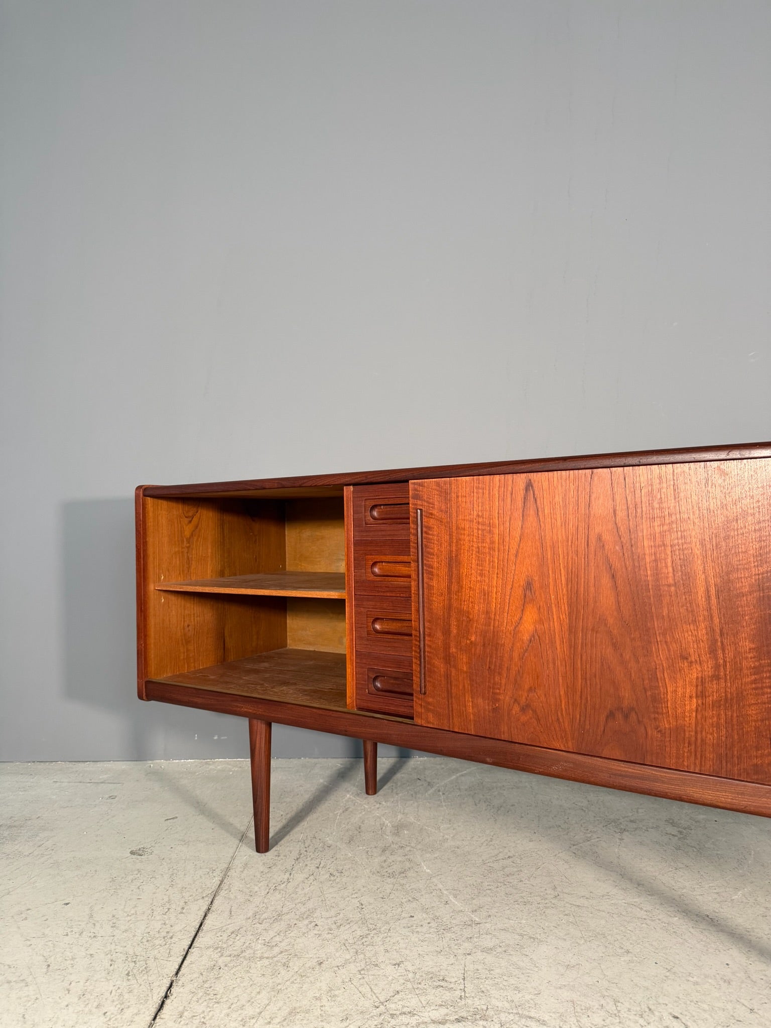 Sideboard in teak di Johannes Andersen