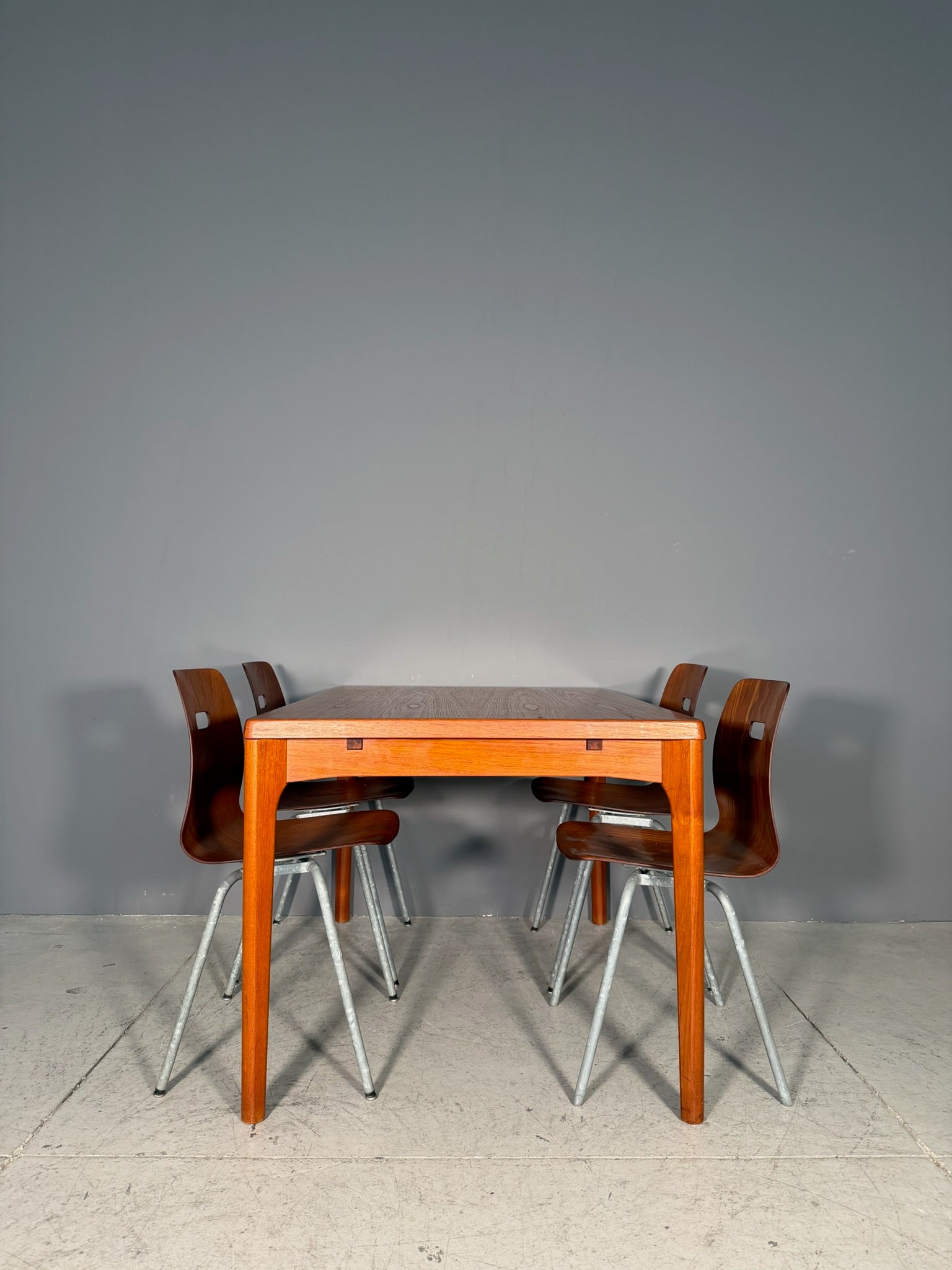 Tavolo allungabile di Henning Kjaernulf