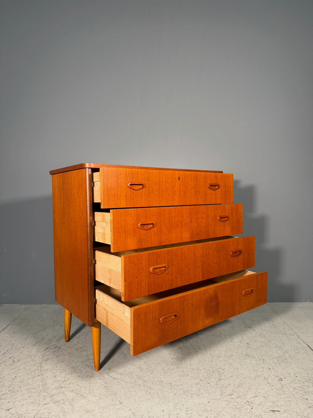 Cassettiera danese in teak