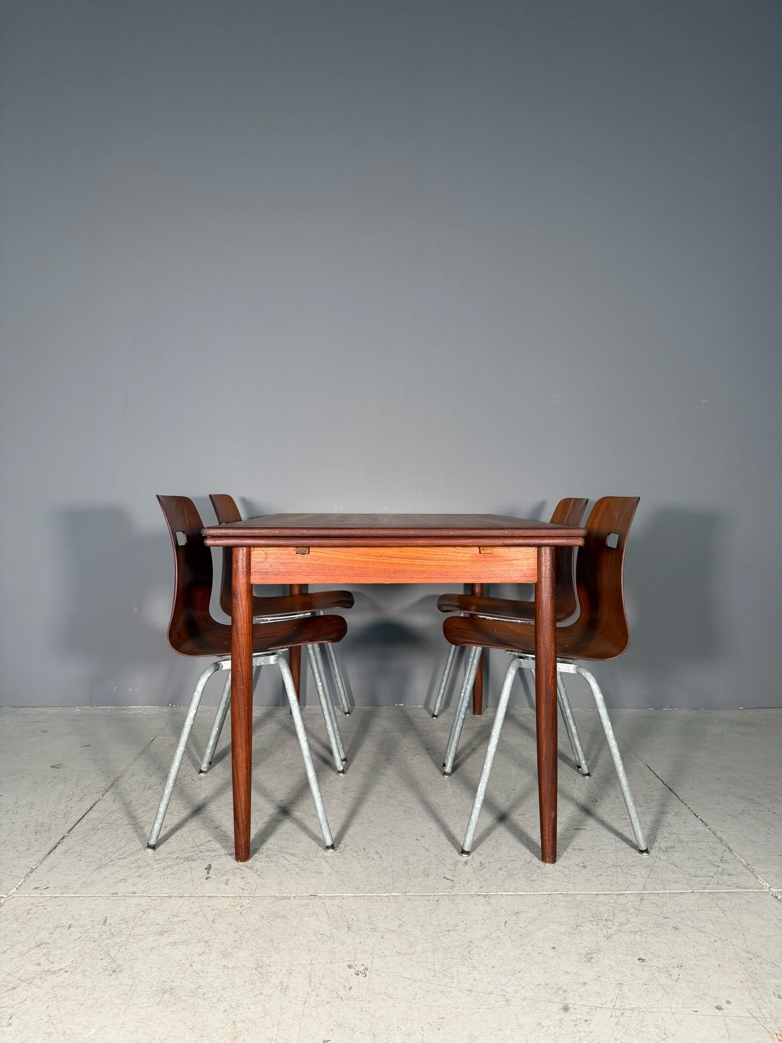 Tavolo danese in teak