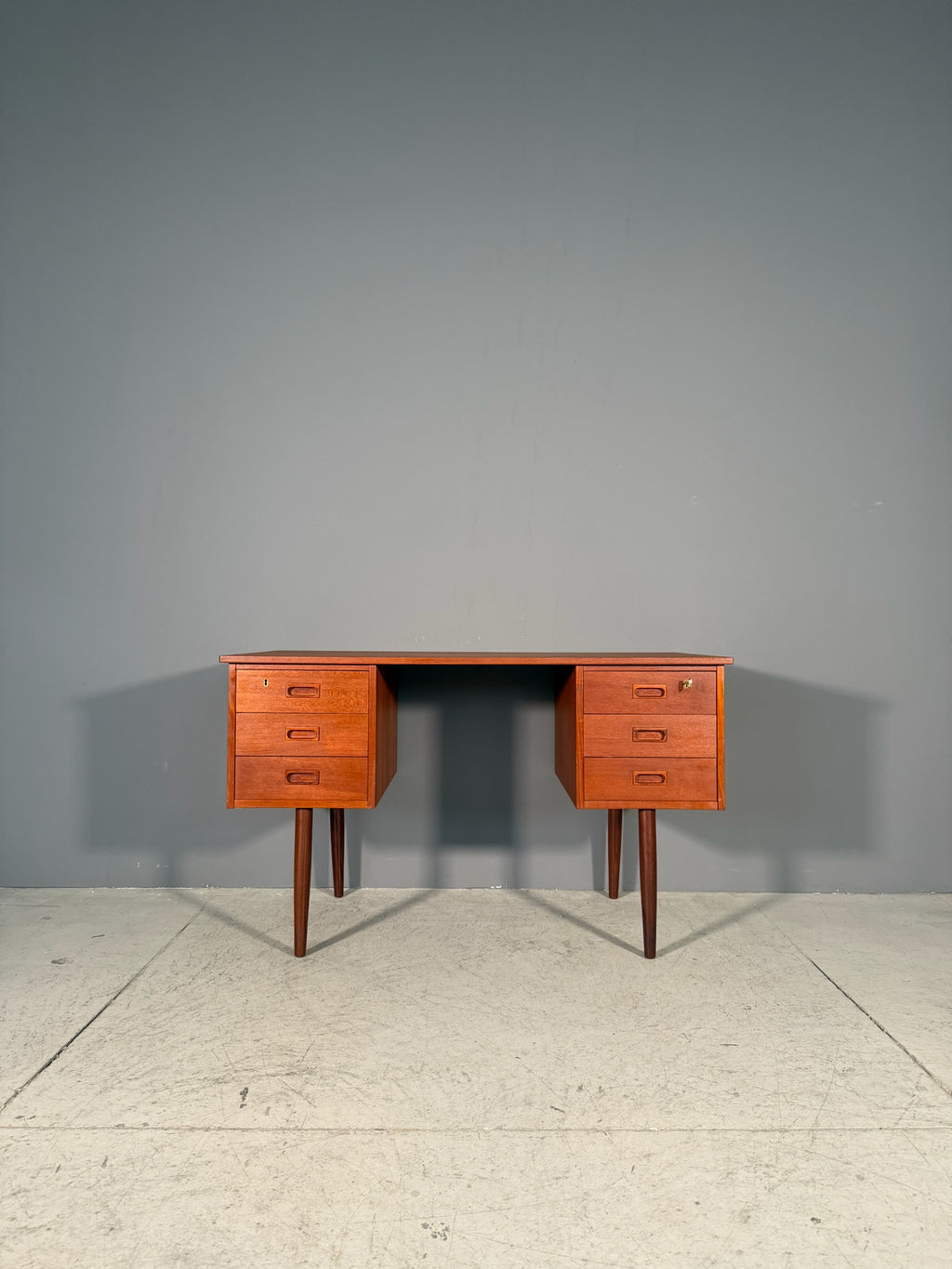 Scrivania danese in teak
