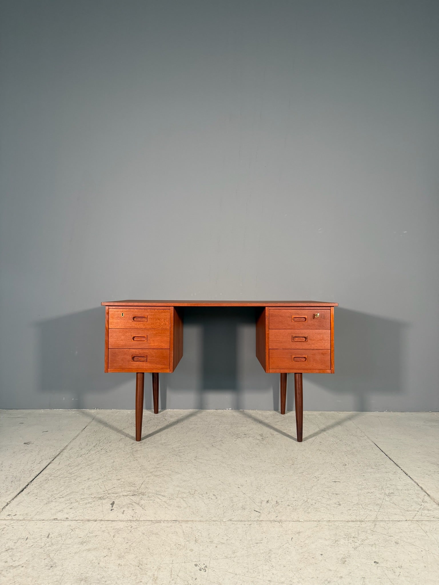 Scrivania danese in teak