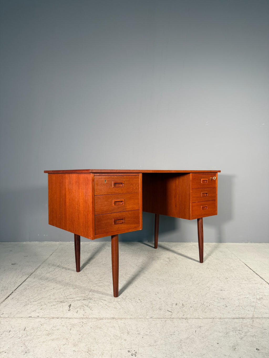 Scrivania danese in teak