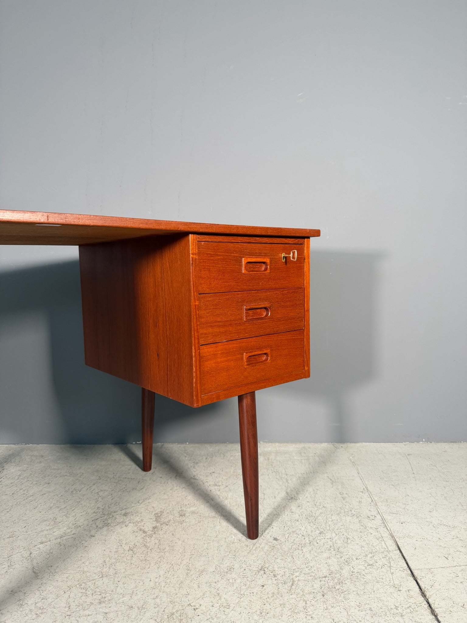 Scrivania danese in teak