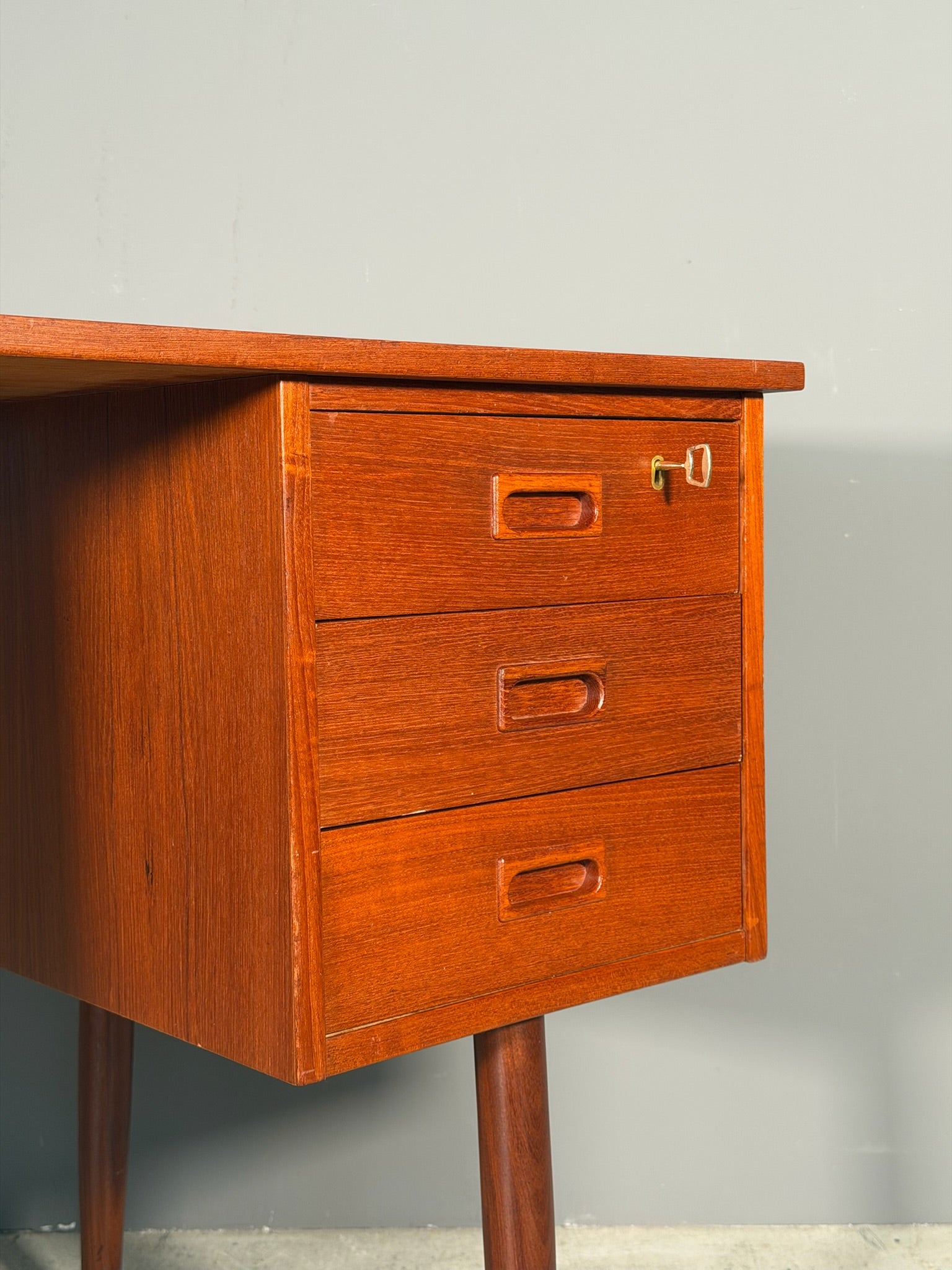 Scrivania danese in teak