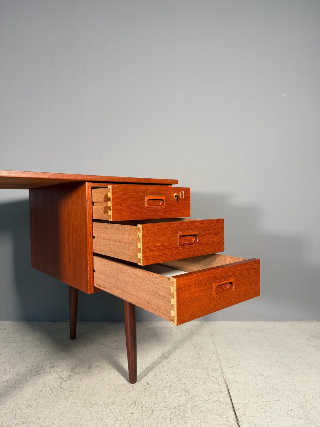 Scrivania danese in teak