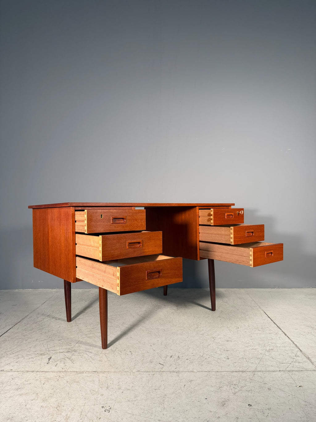 Scrivania danese in teak