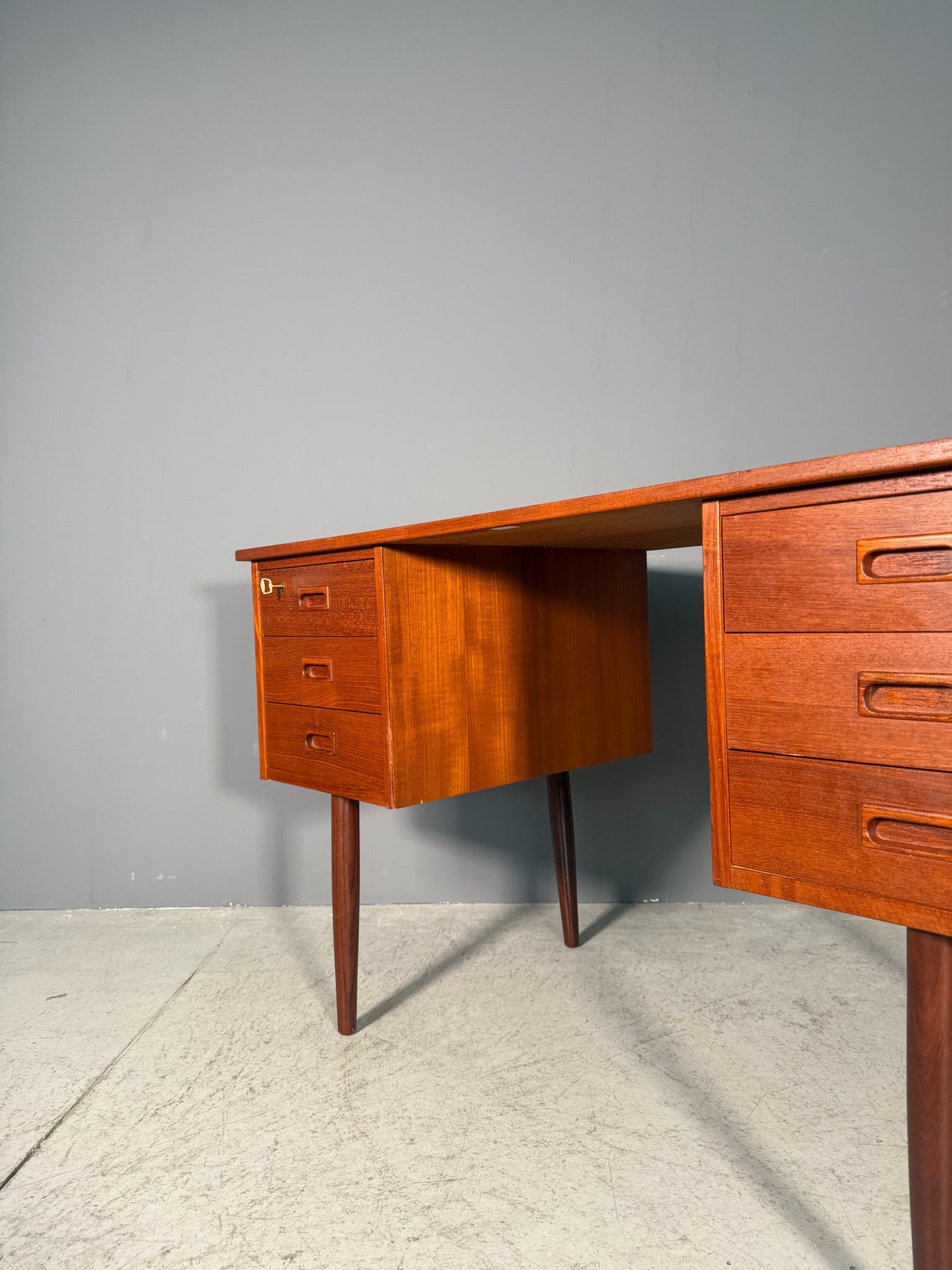 Scrivania danese in teak