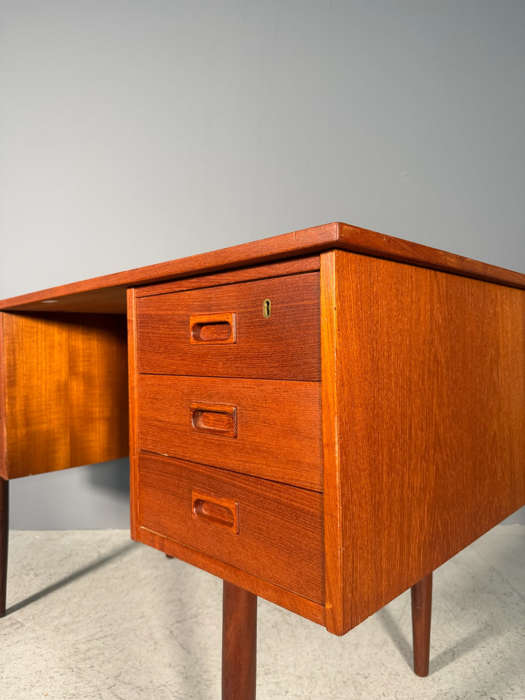 Scrivania danese in teak