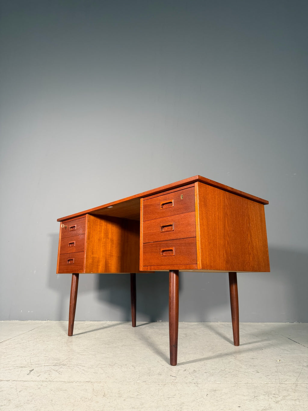 Scrivania danese in teak