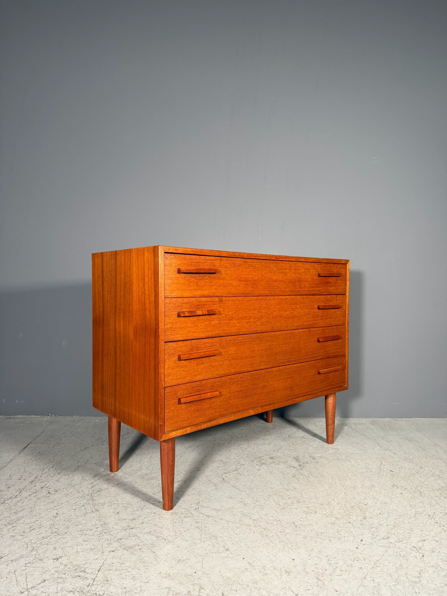 Cassettiera scandinava in teak