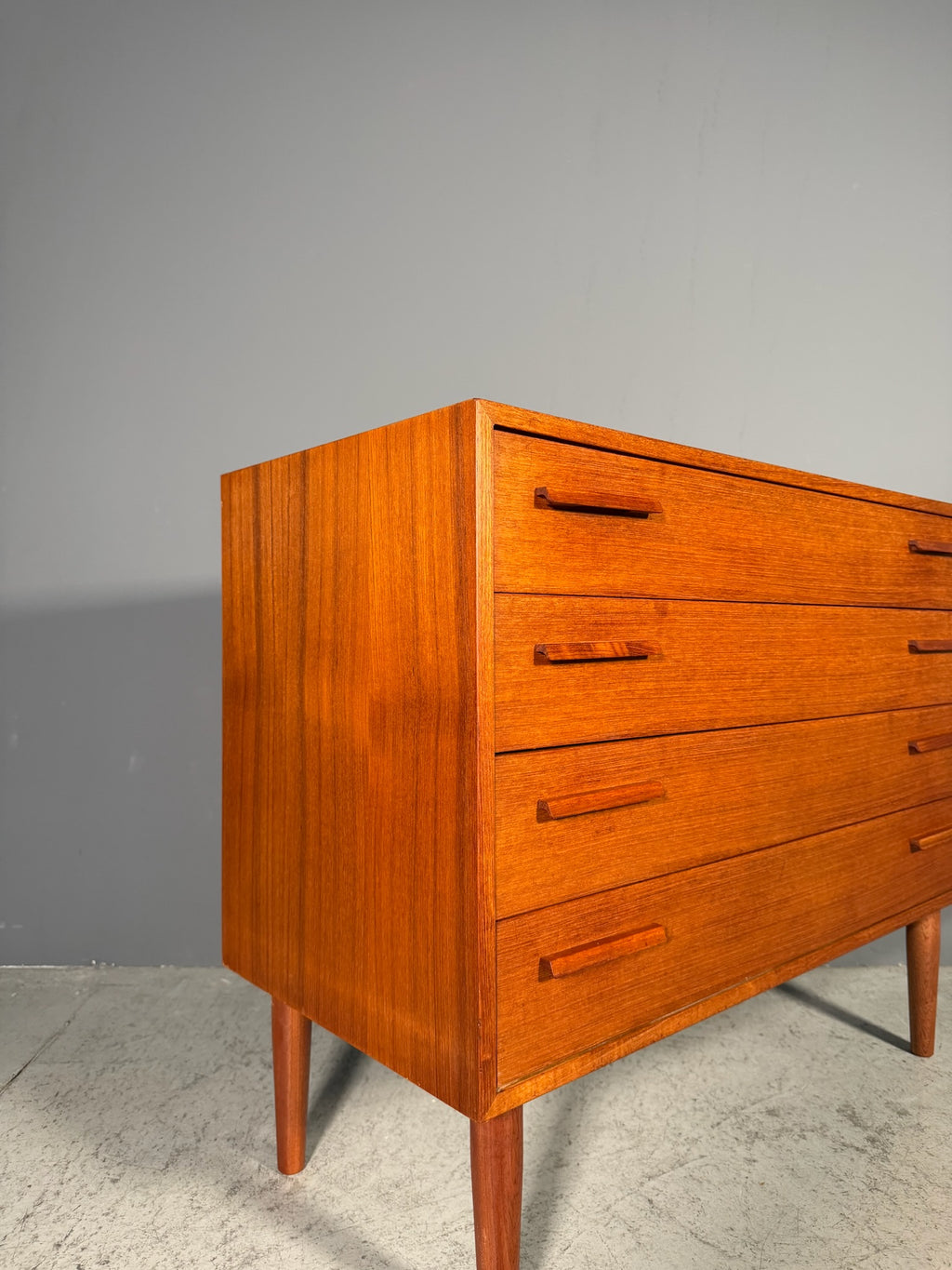Cassettiera scandinava in teak