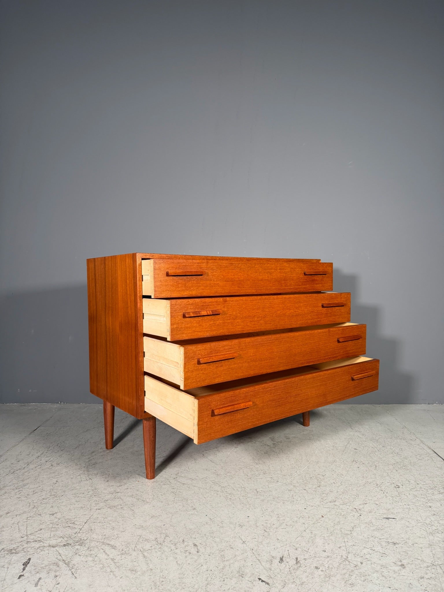 Cassettiera scandinava in teak