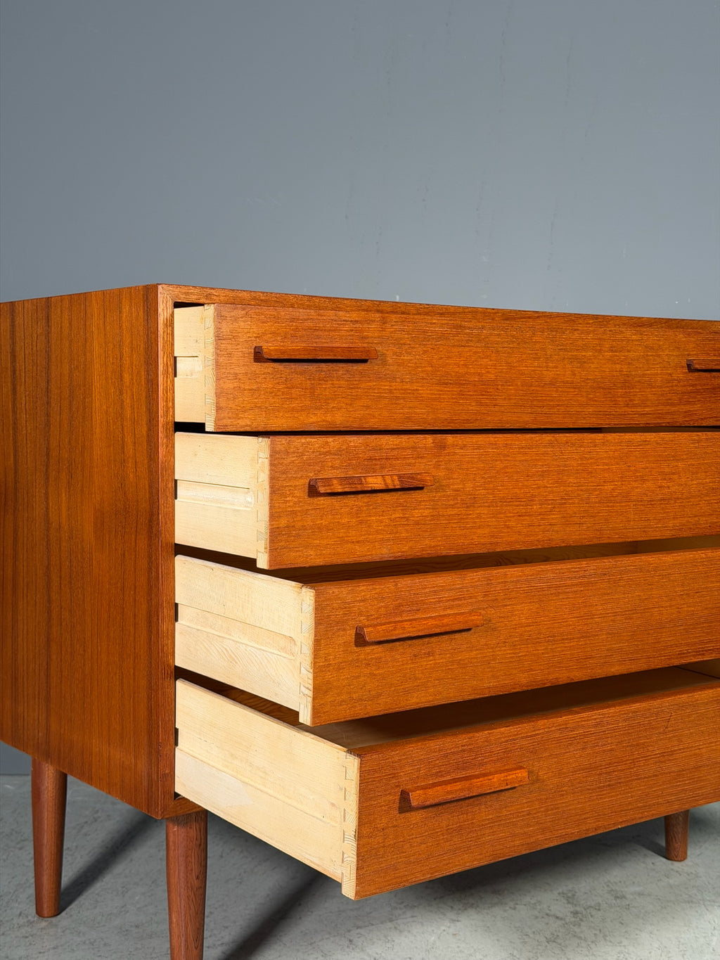 Cassettiera scandinava in teak
