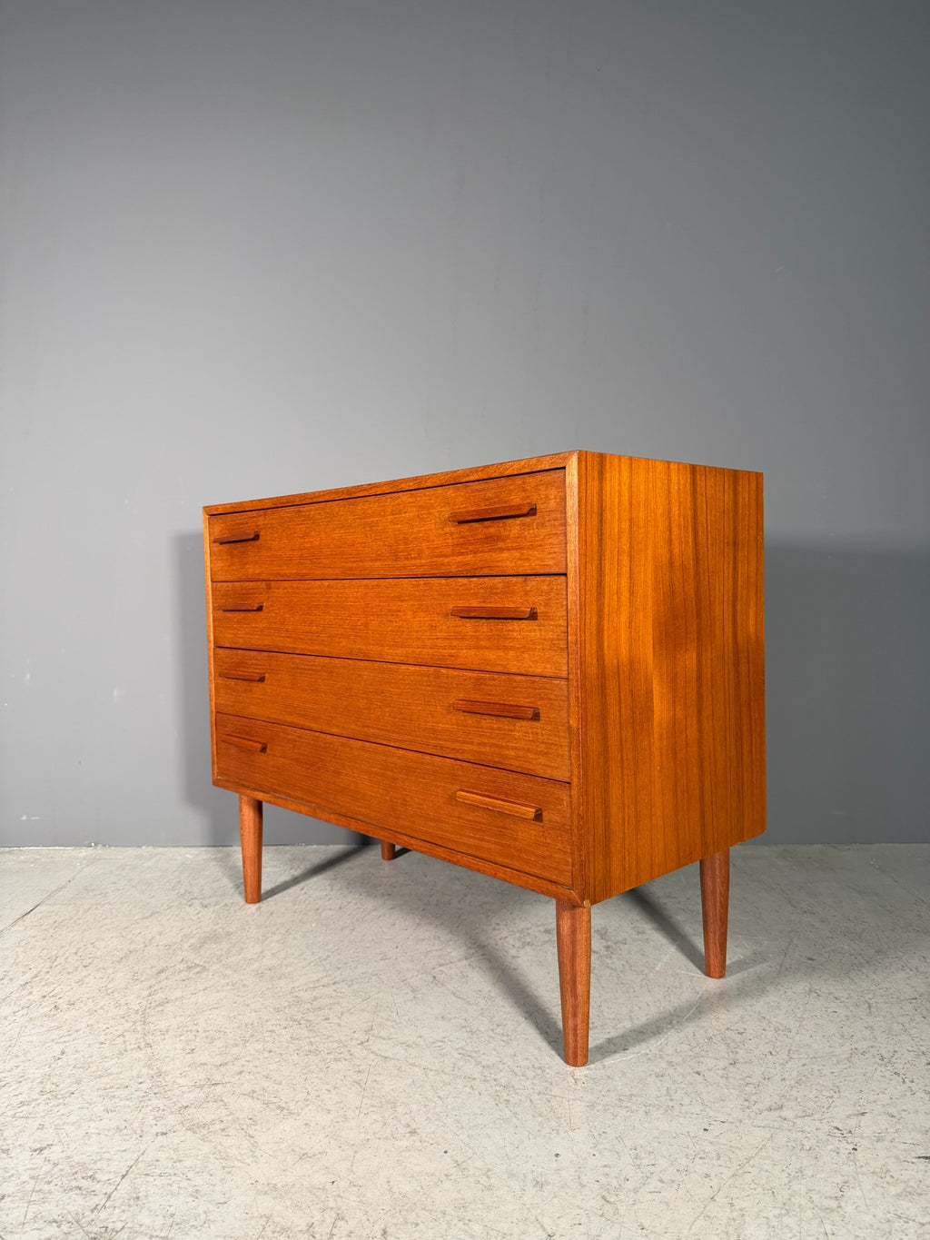 Cassettiera scandinava in teak